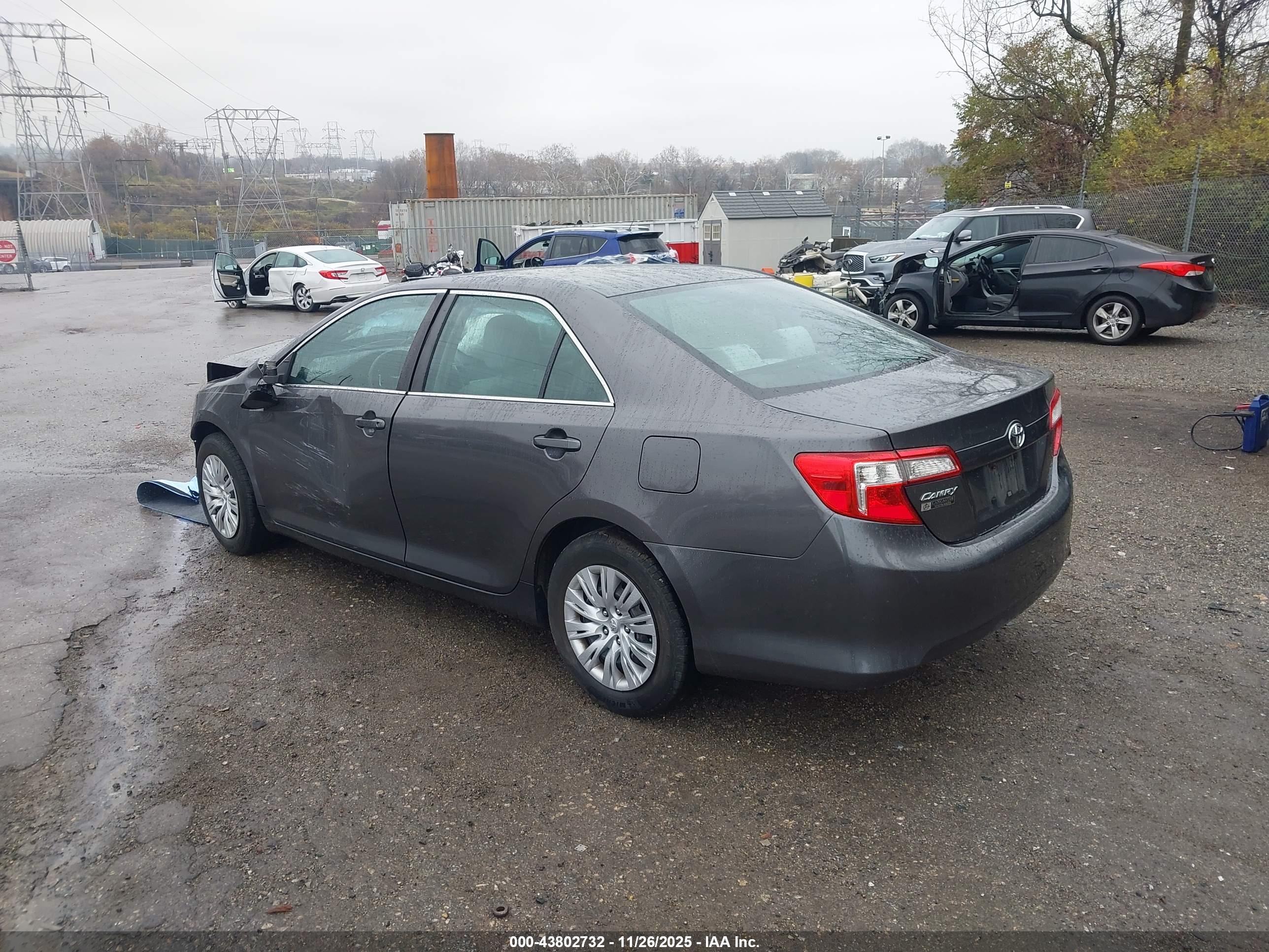 TOYOTA CAMRY image 3