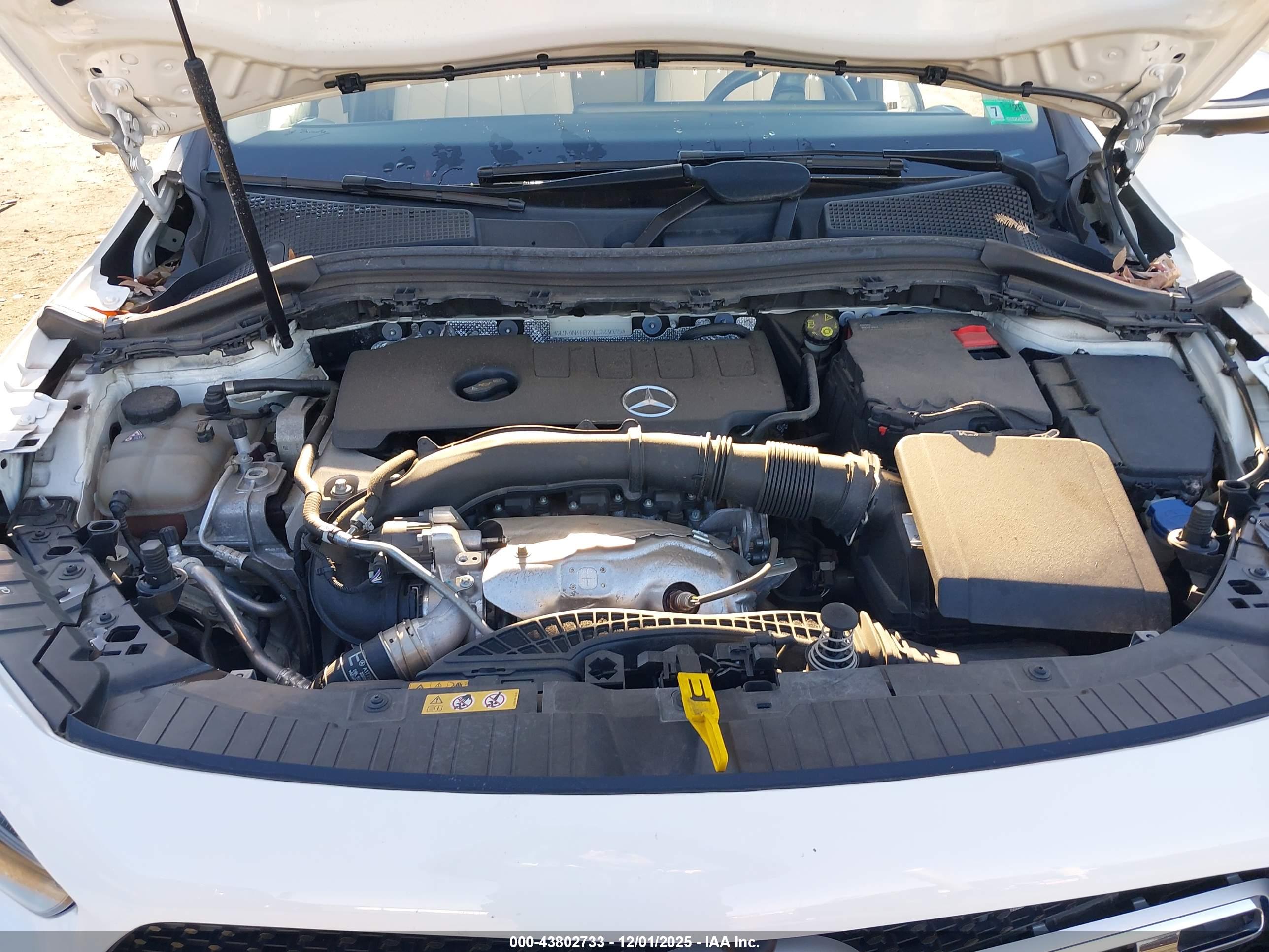 MERCEDES-BENZ GLA image 10