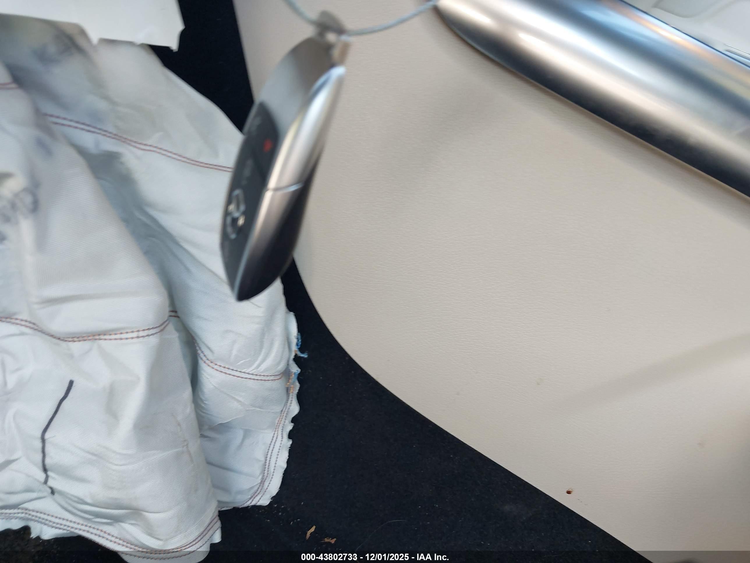 MERCEDES-BENZ GLA image 11