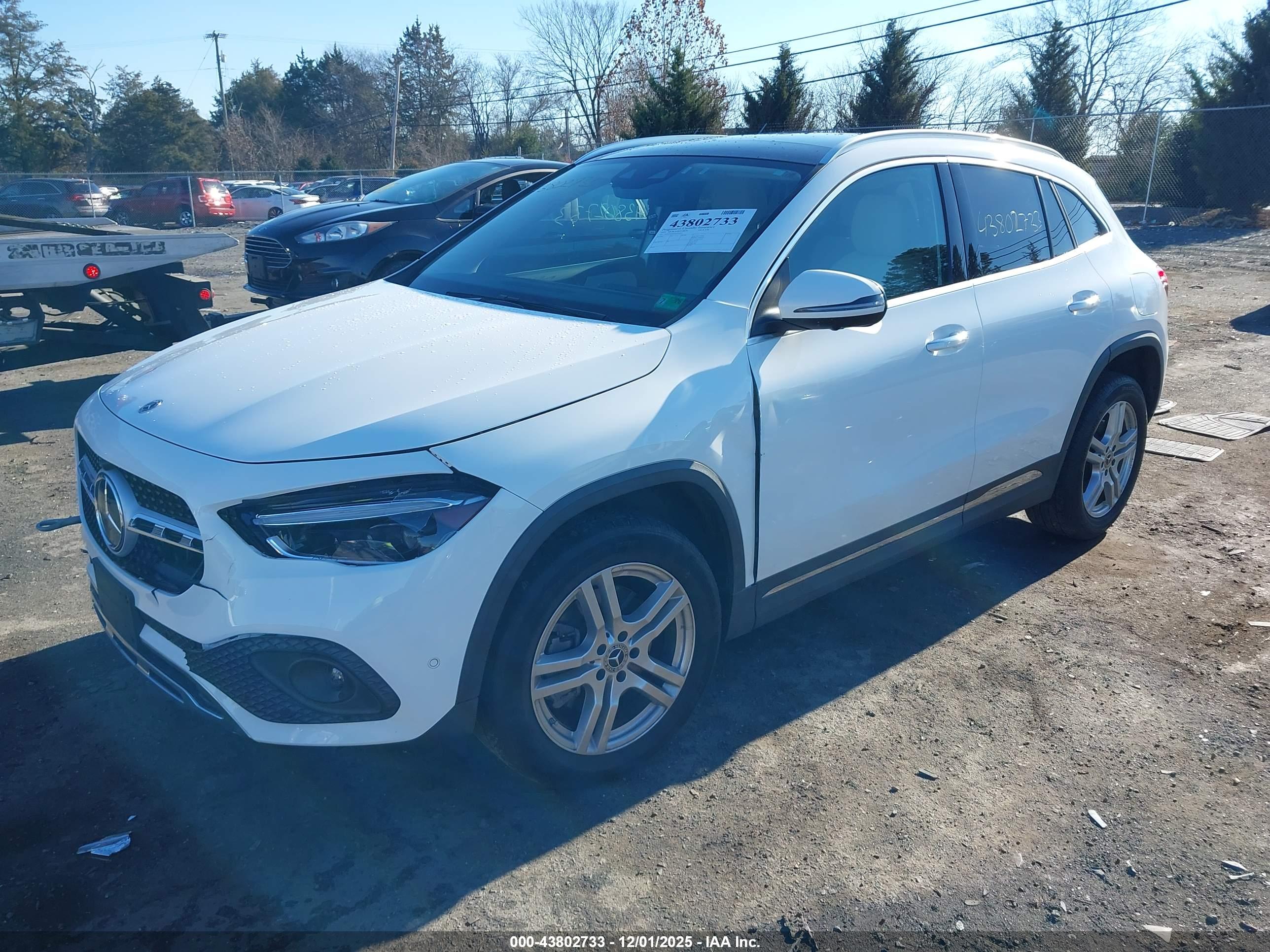 MERCEDES-BENZ GLA image 2