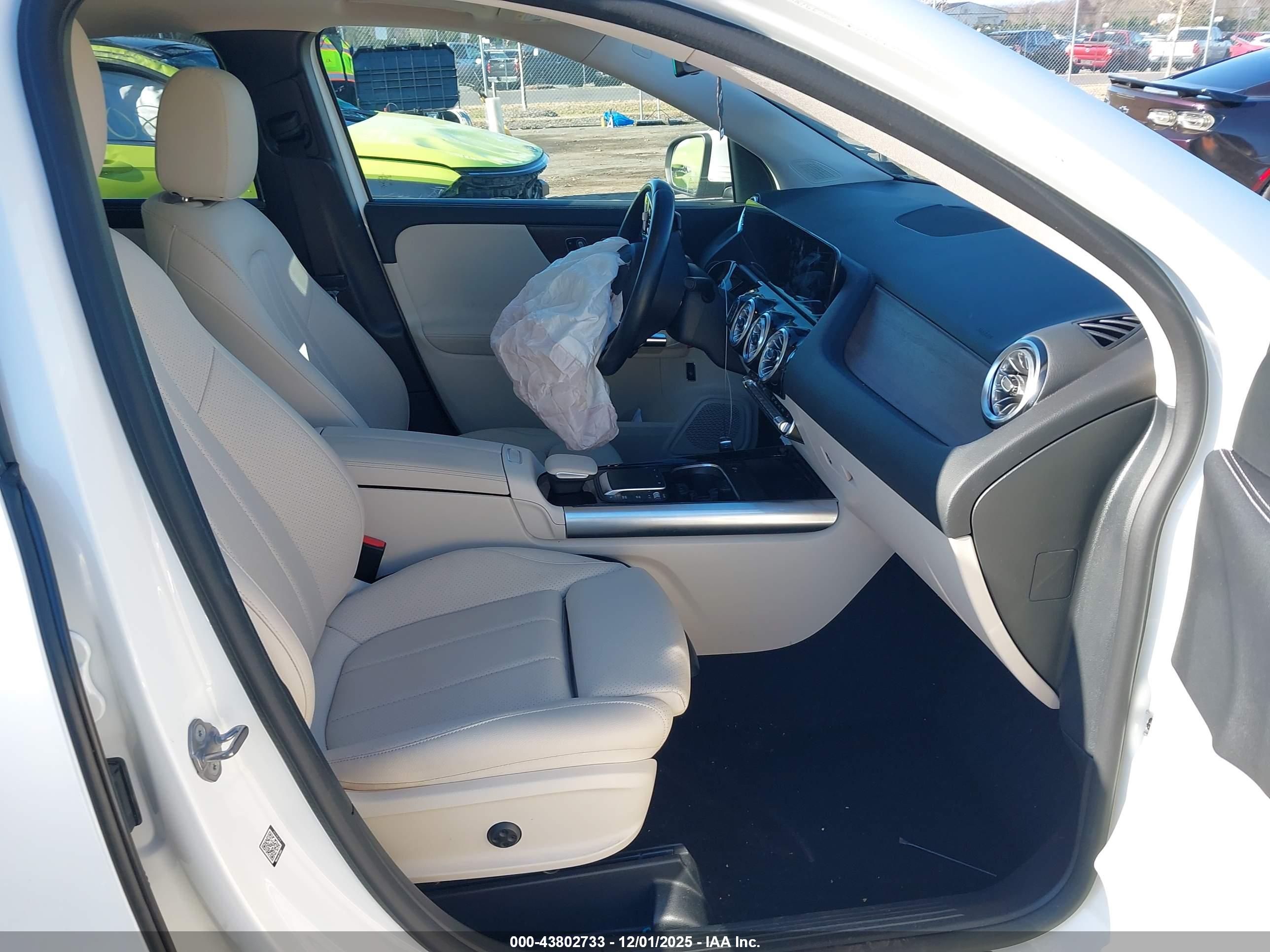 MERCEDES-BENZ GLA image 5