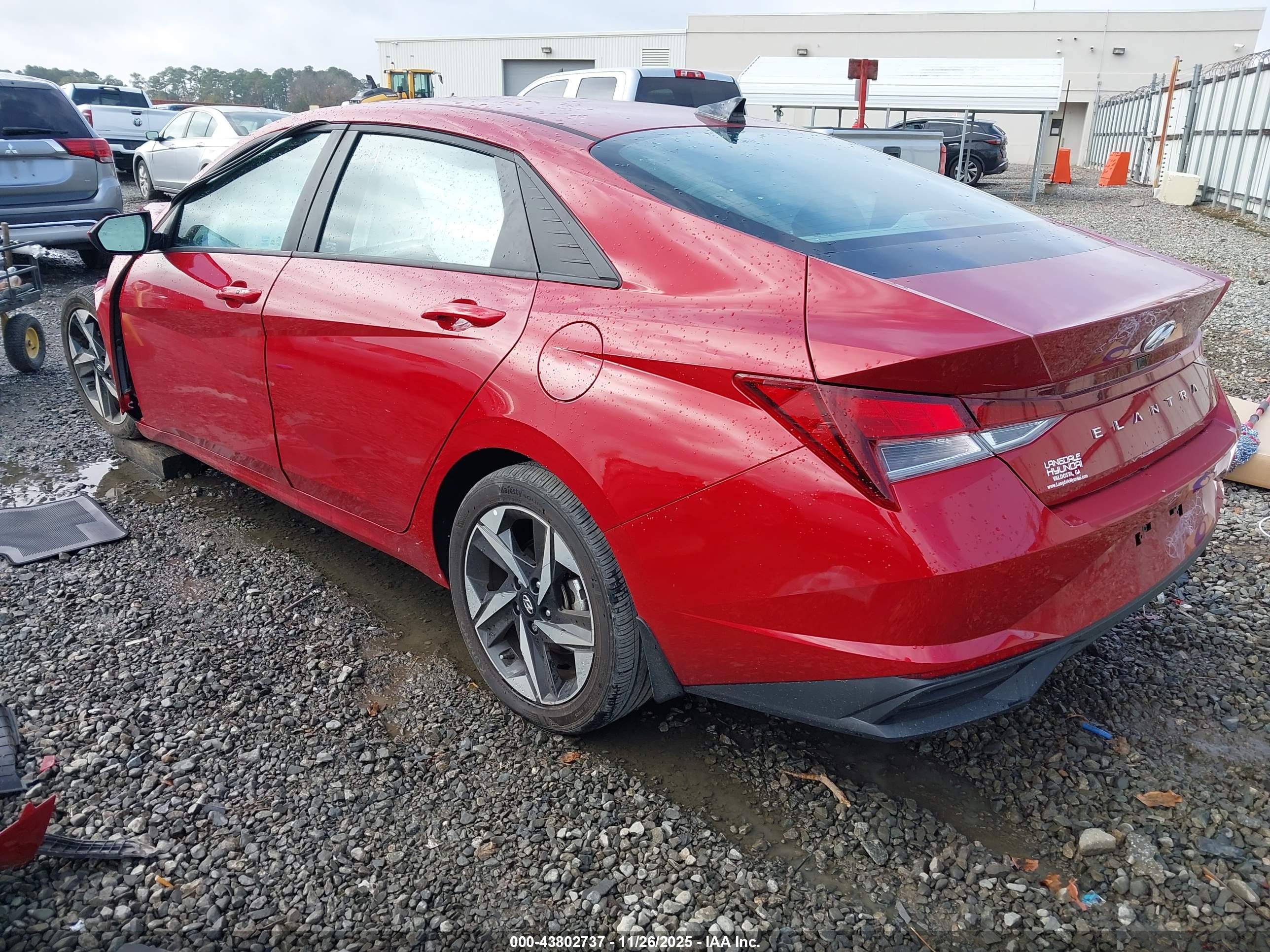 HYUNDAI ELANTRA image 3