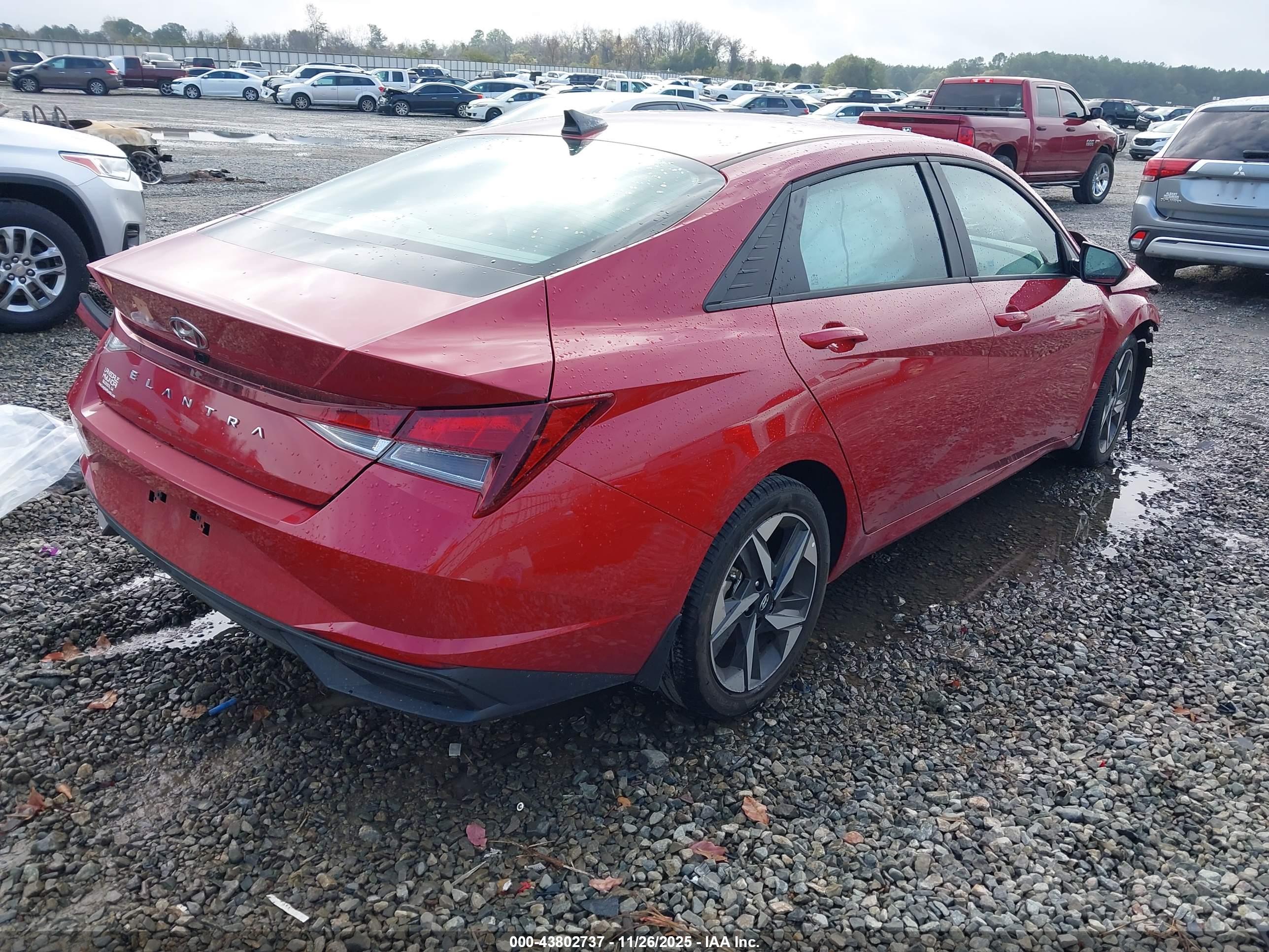 HYUNDAI ELANTRA image 4