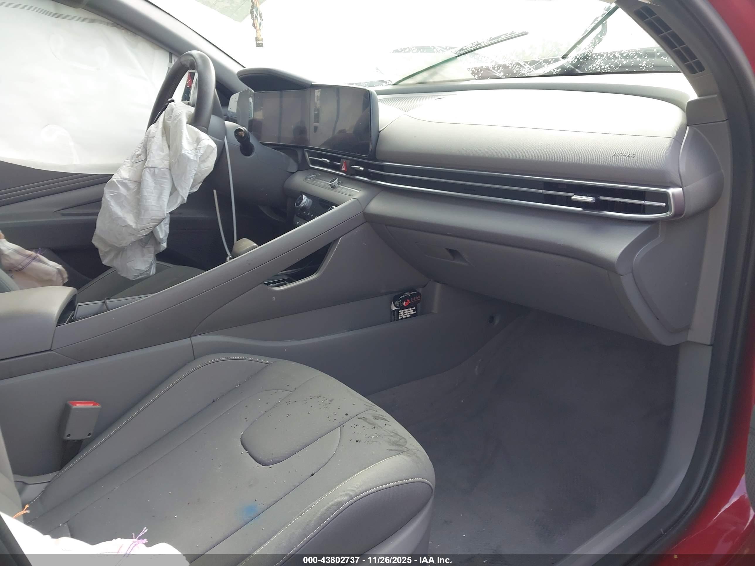 HYUNDAI ELANTRA image 5