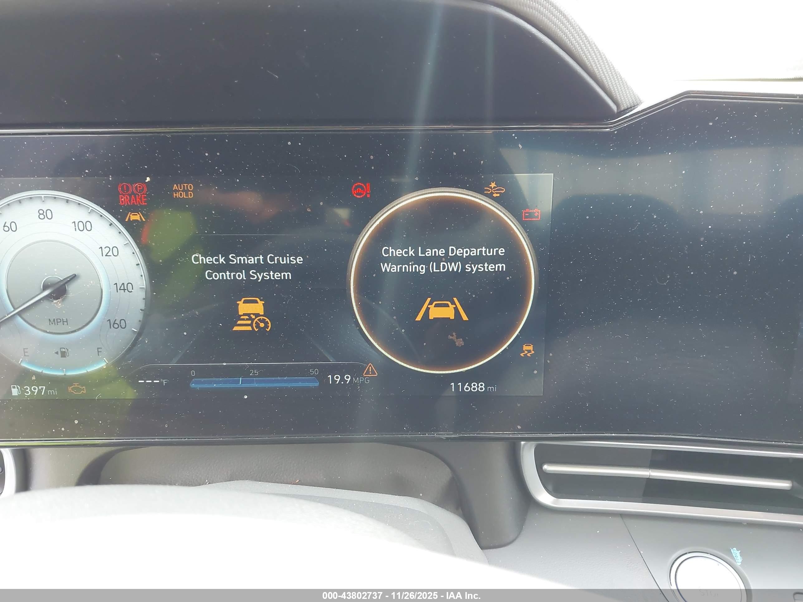 HYUNDAI ELANTRA image 7