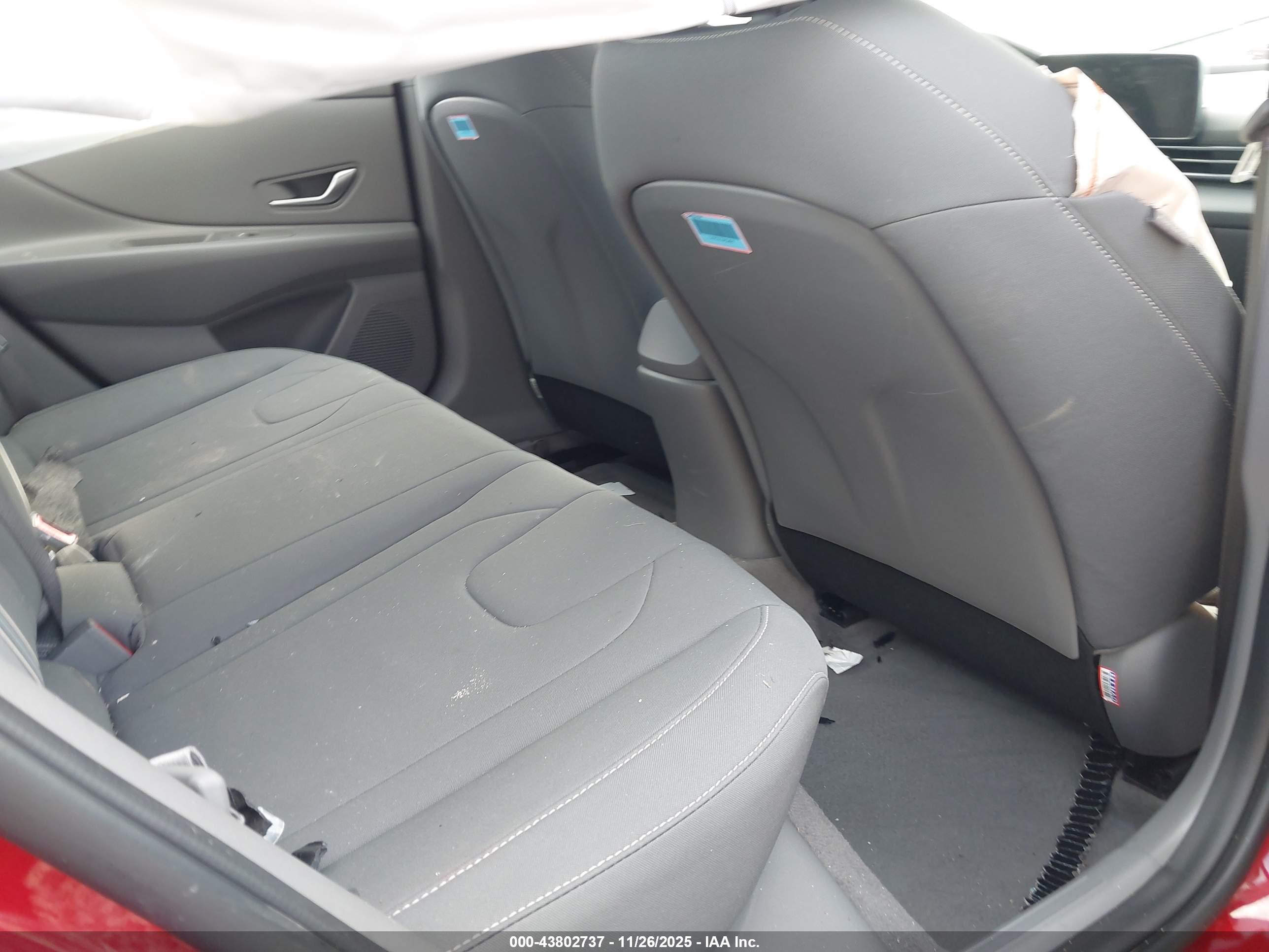 HYUNDAI ELANTRA image 8