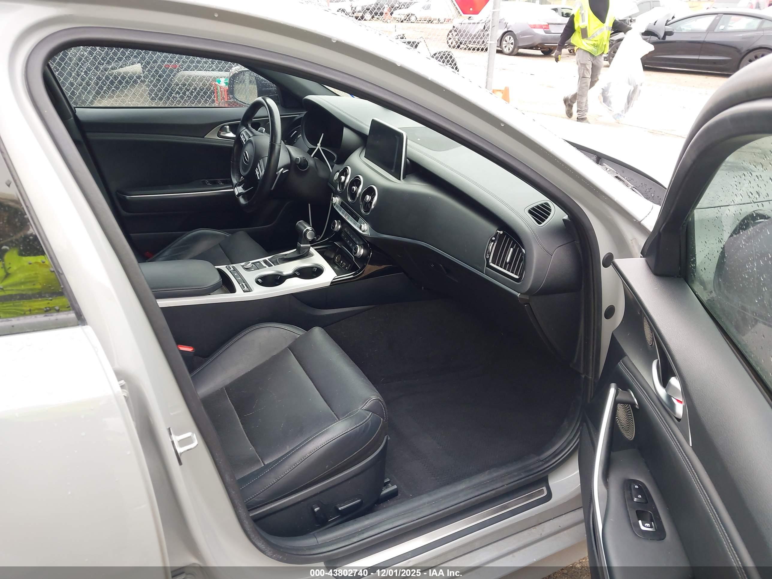 KIA STINGER image 5