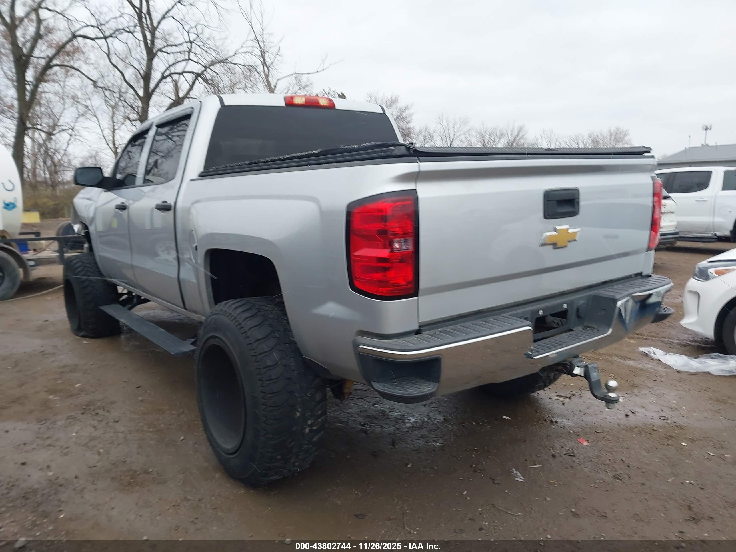 CHEVROLET SILVERADO image 3