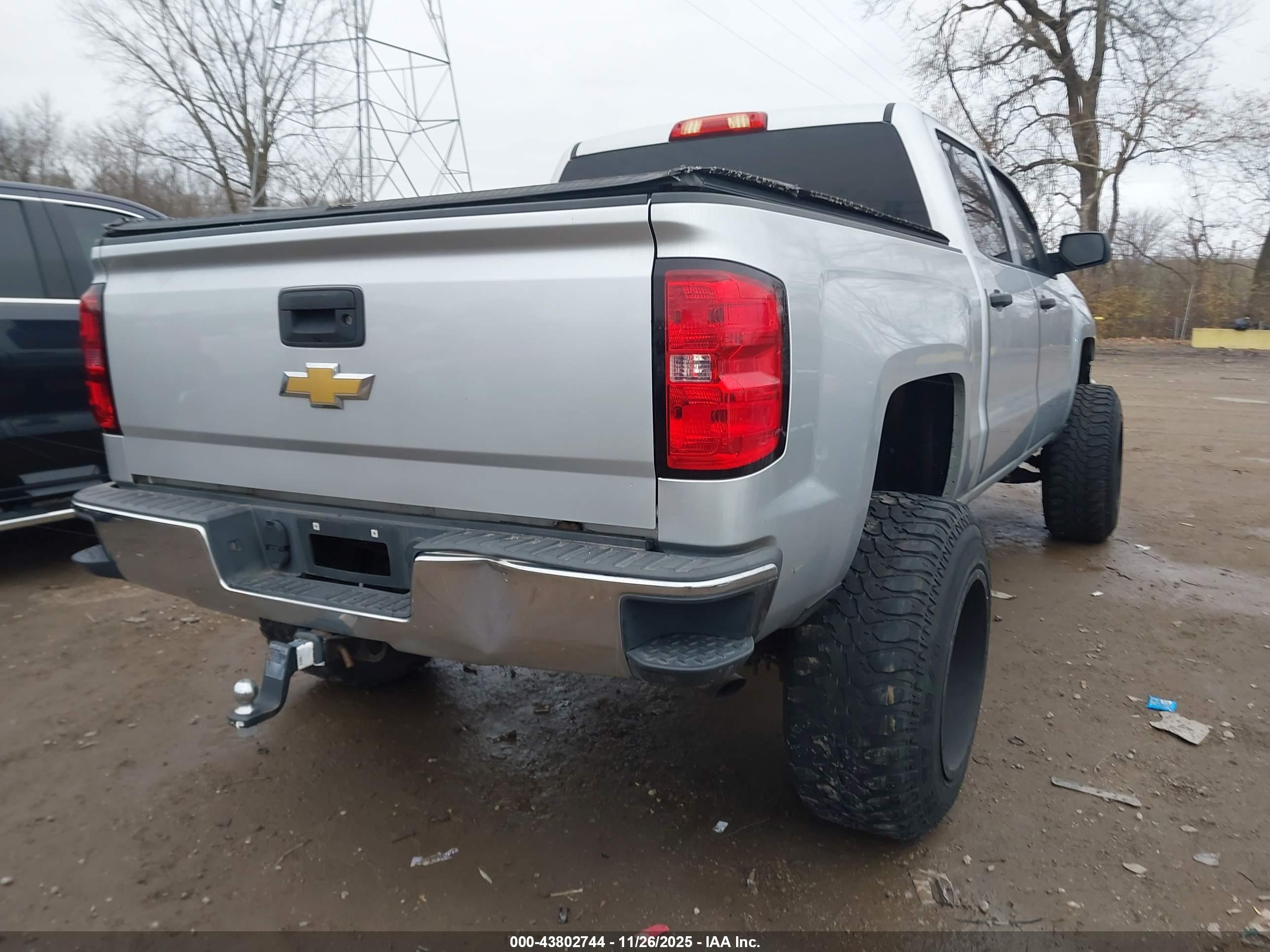 CHEVROLET SILVERADO image 4