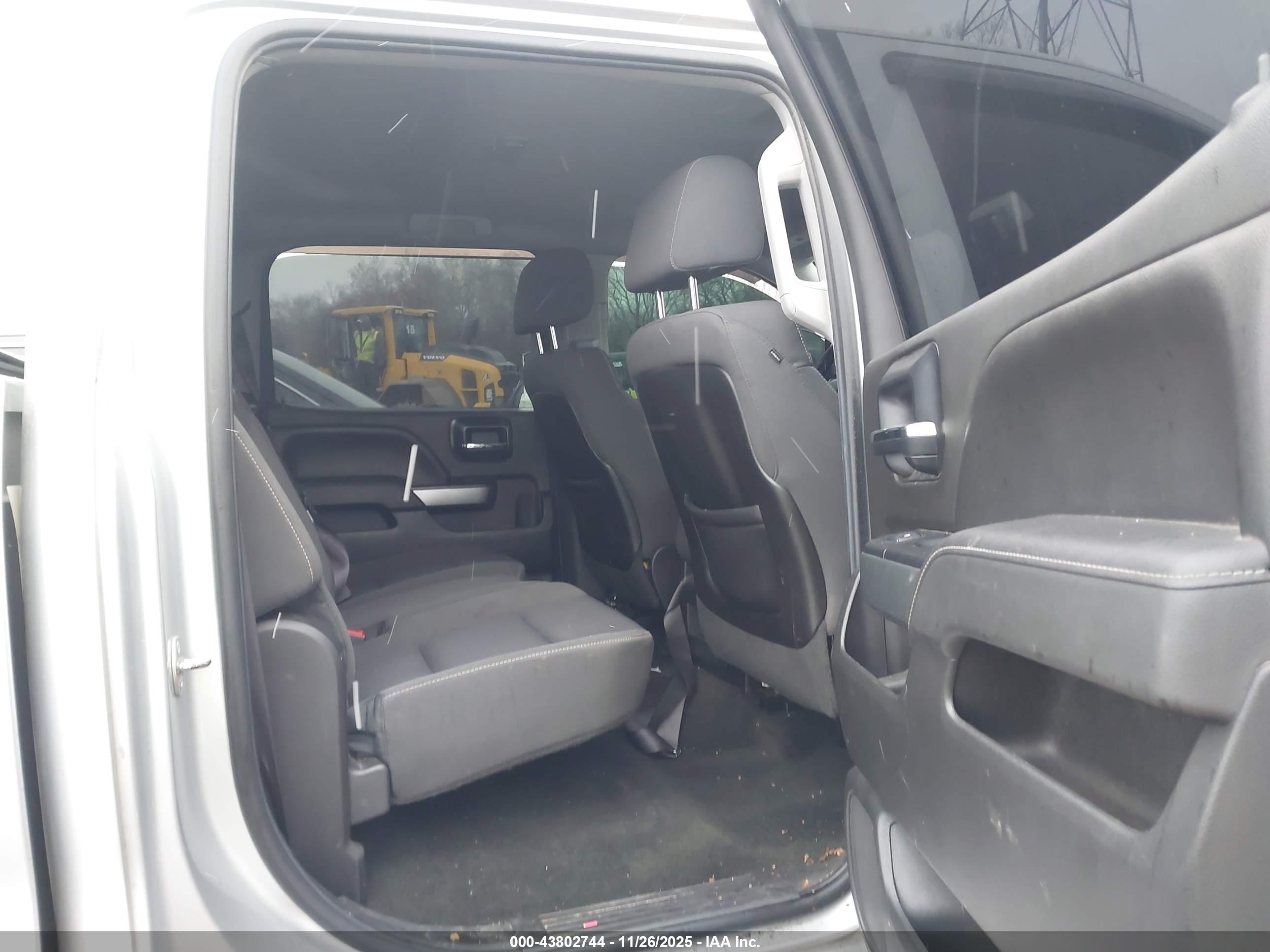 CHEVROLET SILVERADO image 8