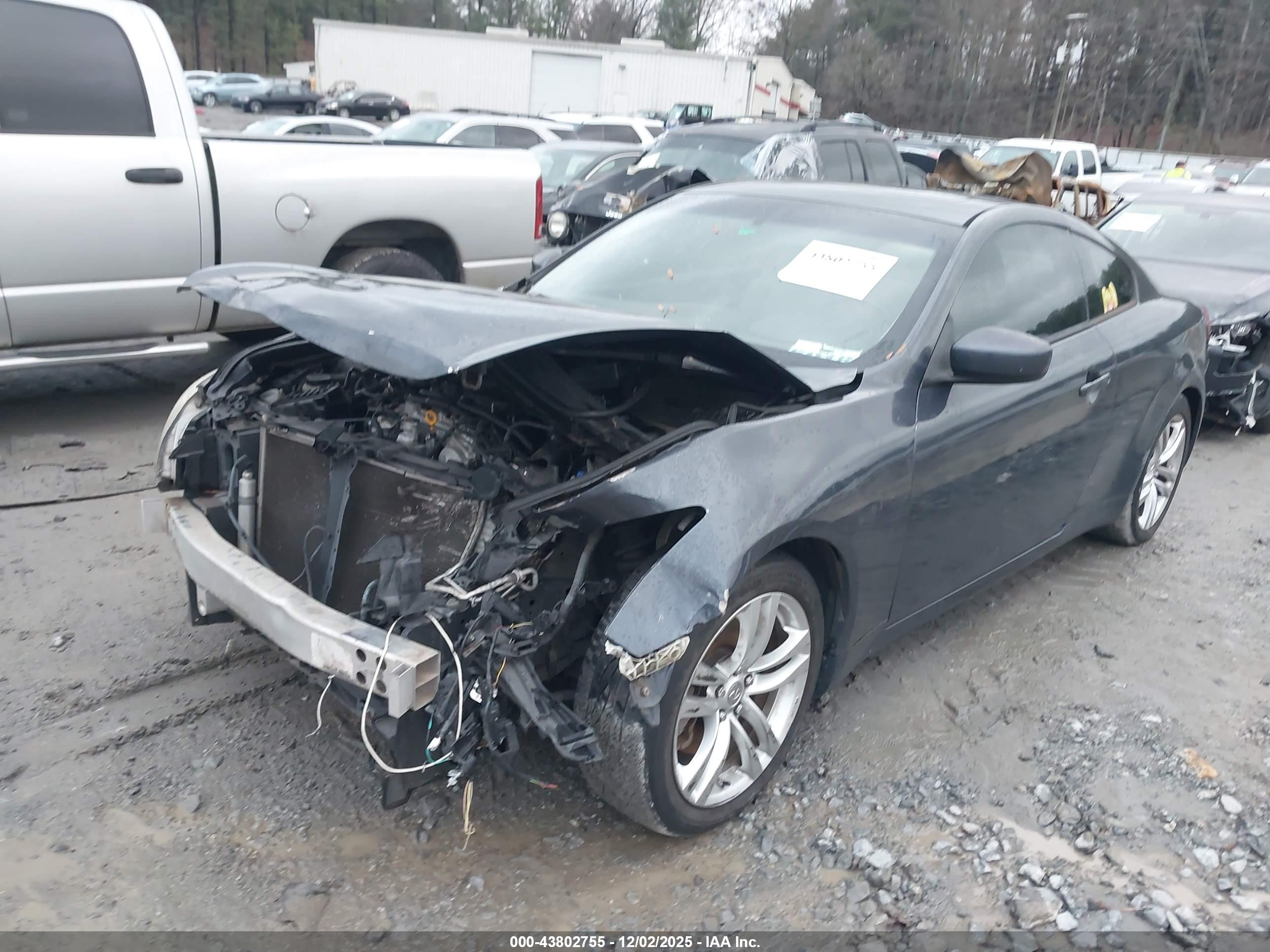 INFINITI G37 image 2