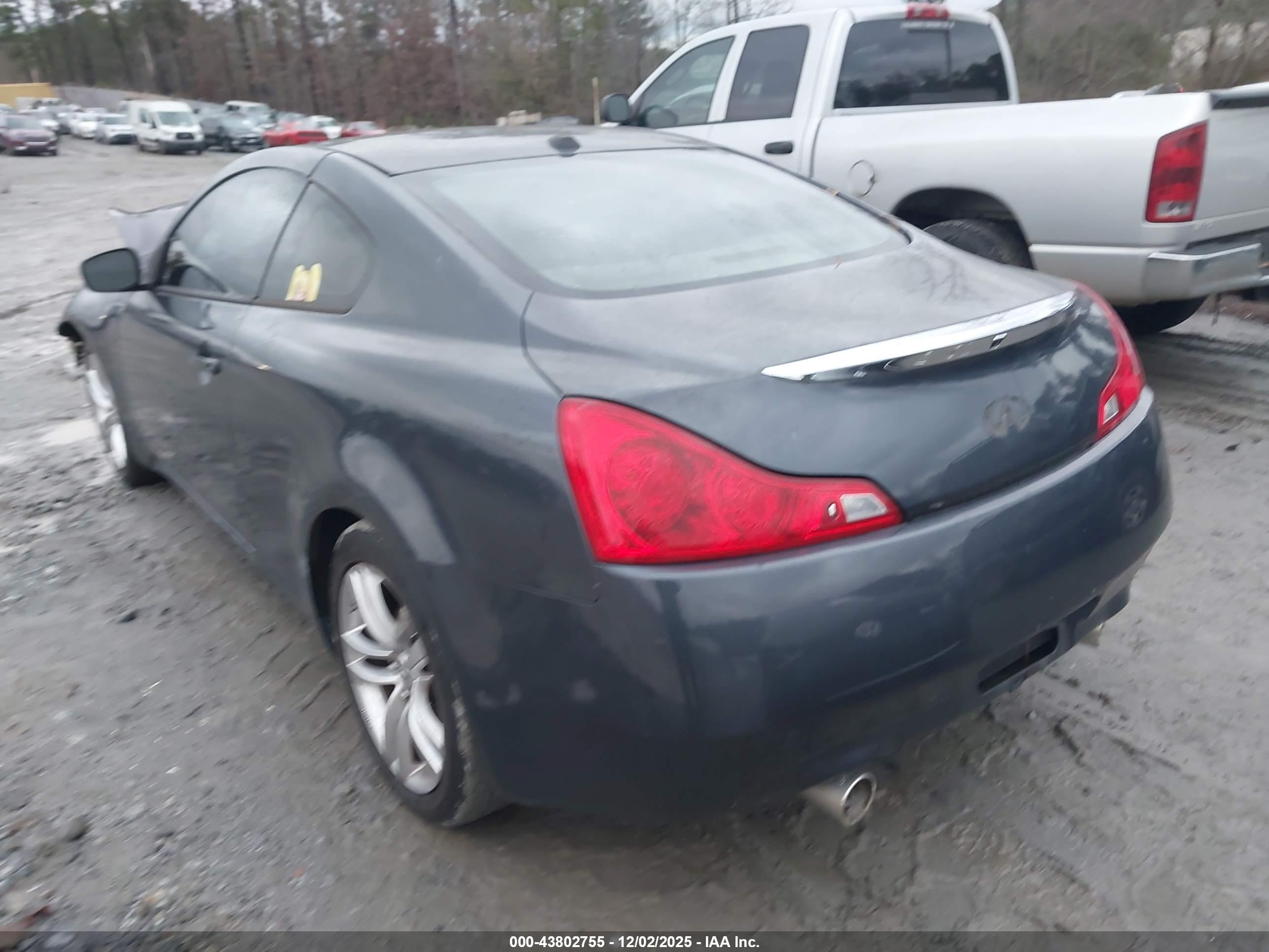 INFINITI G37 image 3