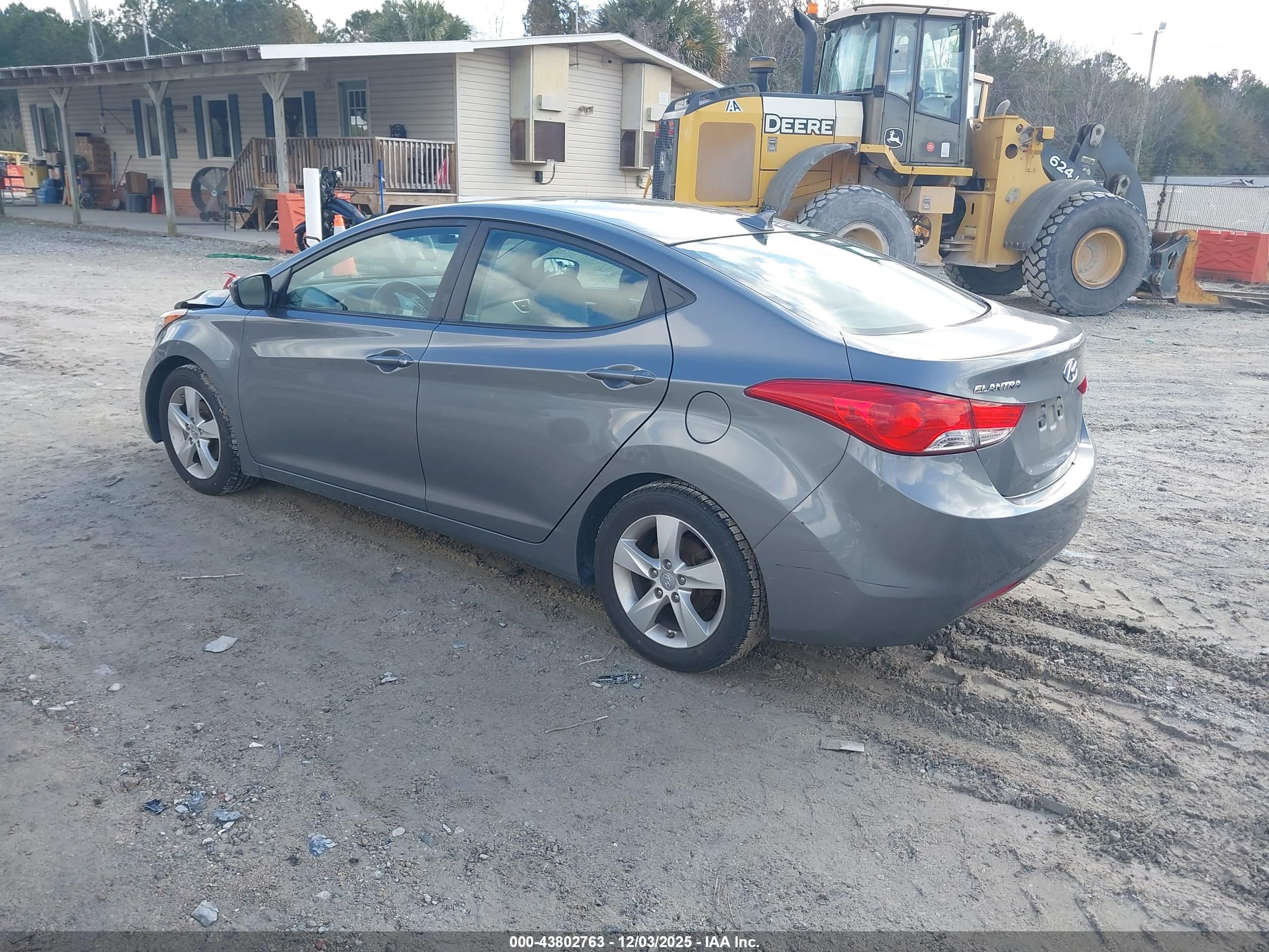 HYUNDAI ELANTRA image 3