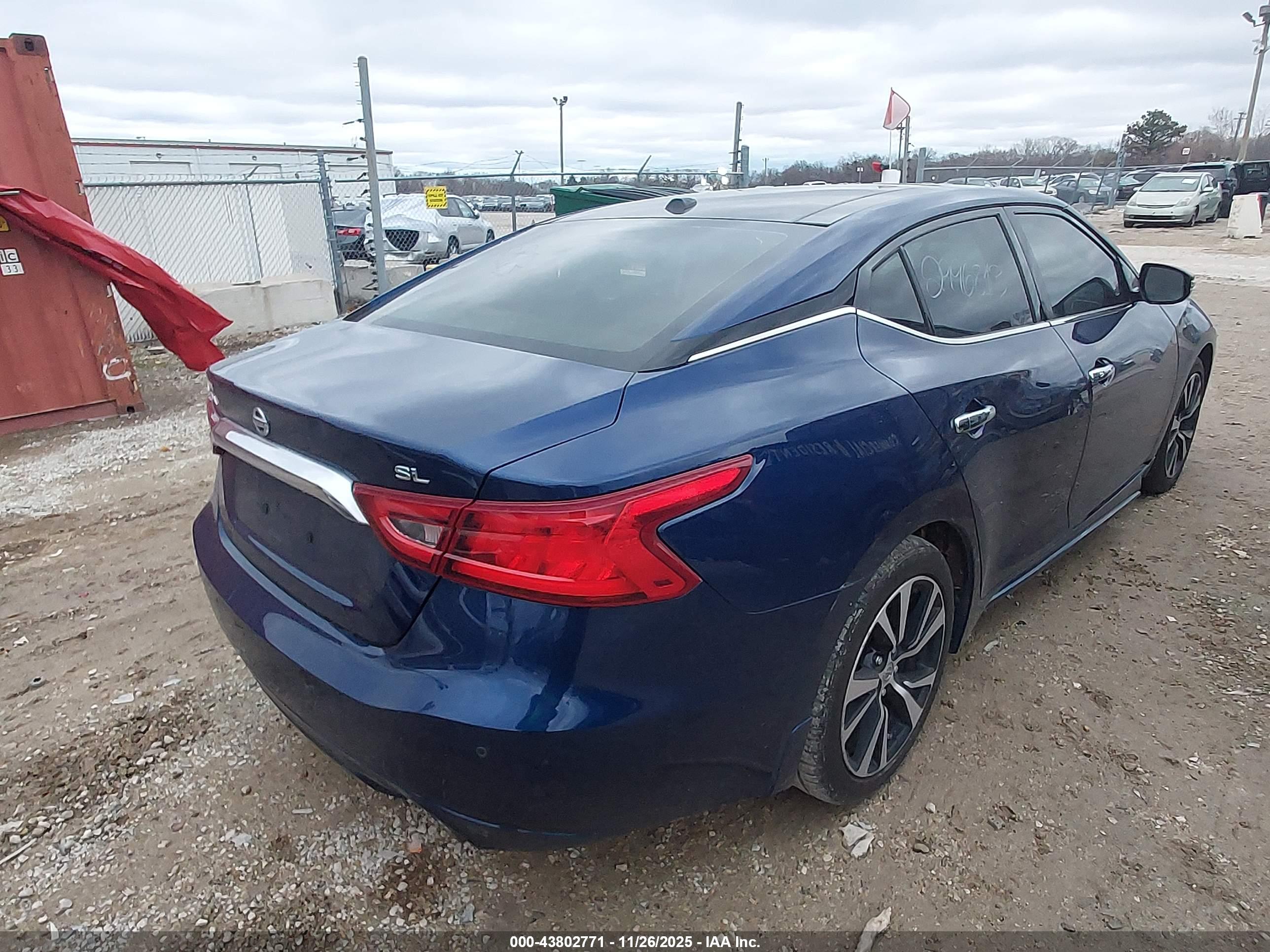 NISSAN MAXIMA image 4
