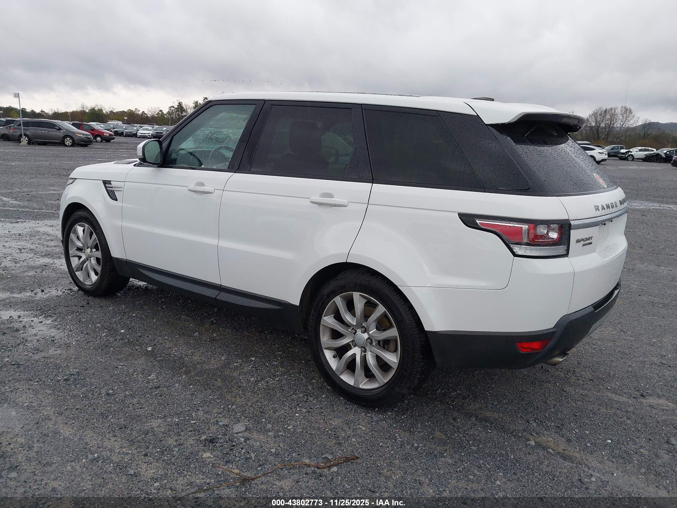 LAND ROVER image 3
