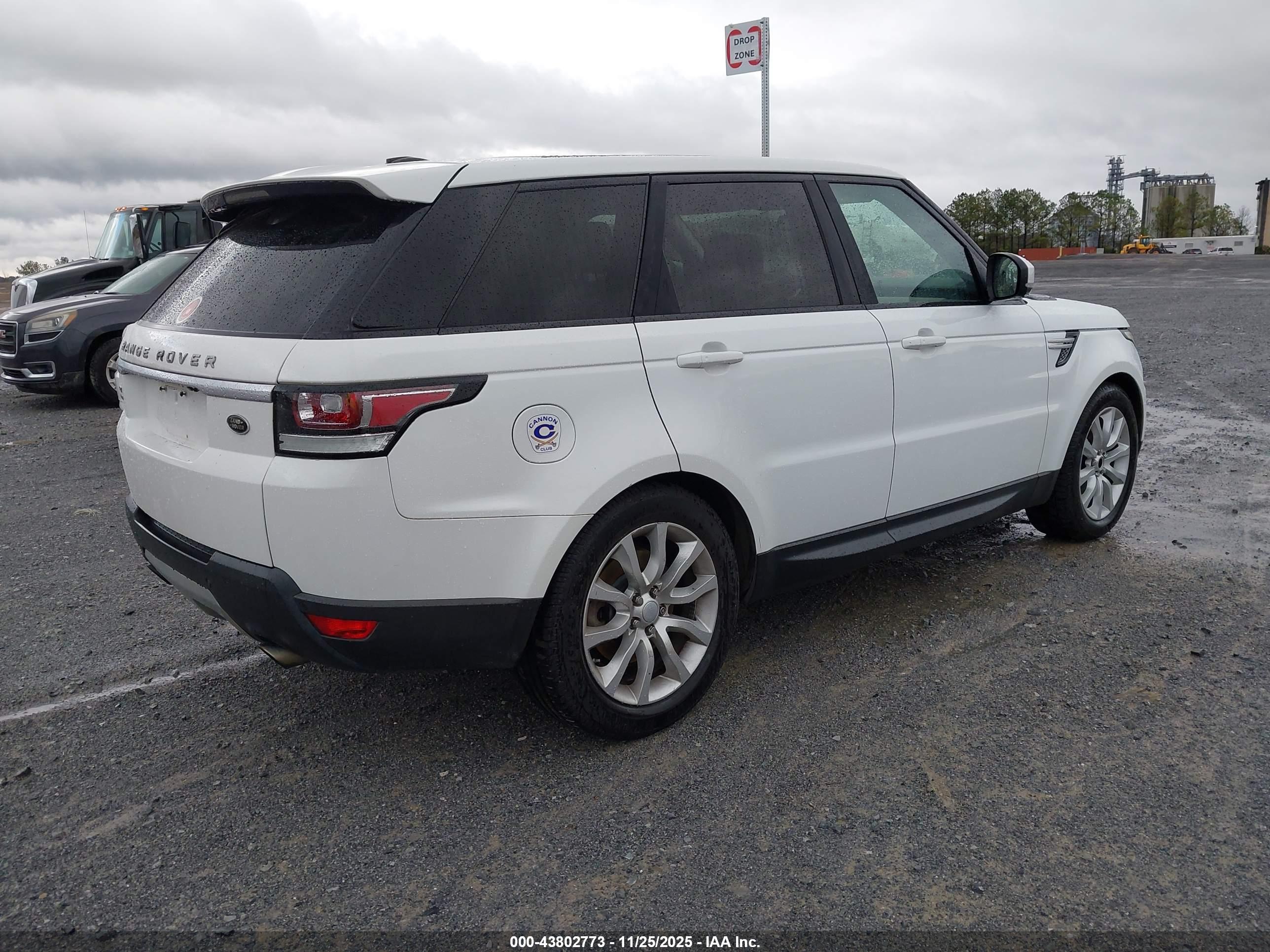 LAND ROVER image 4