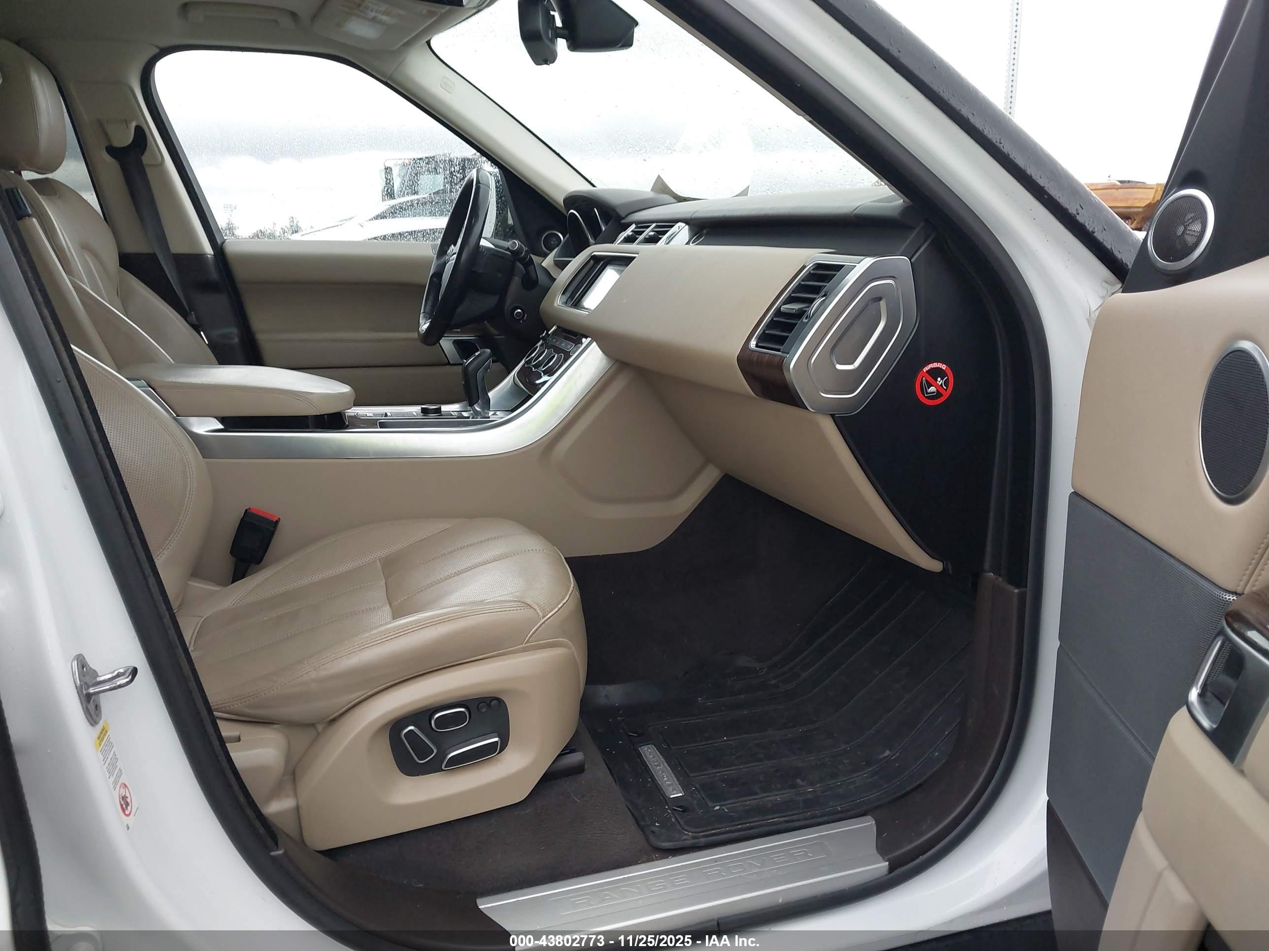 LAND ROVER image 5