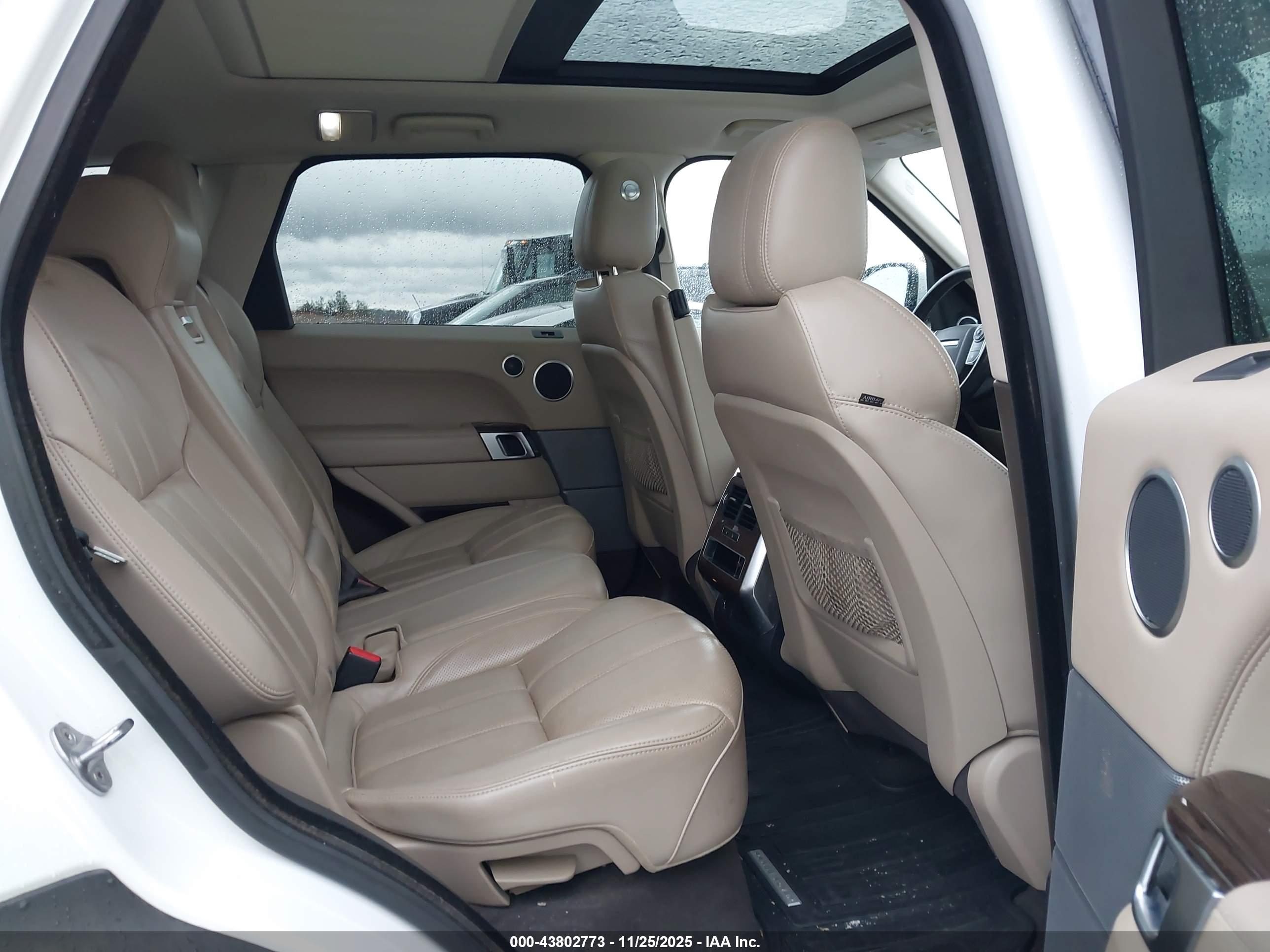 LAND ROVER image 8