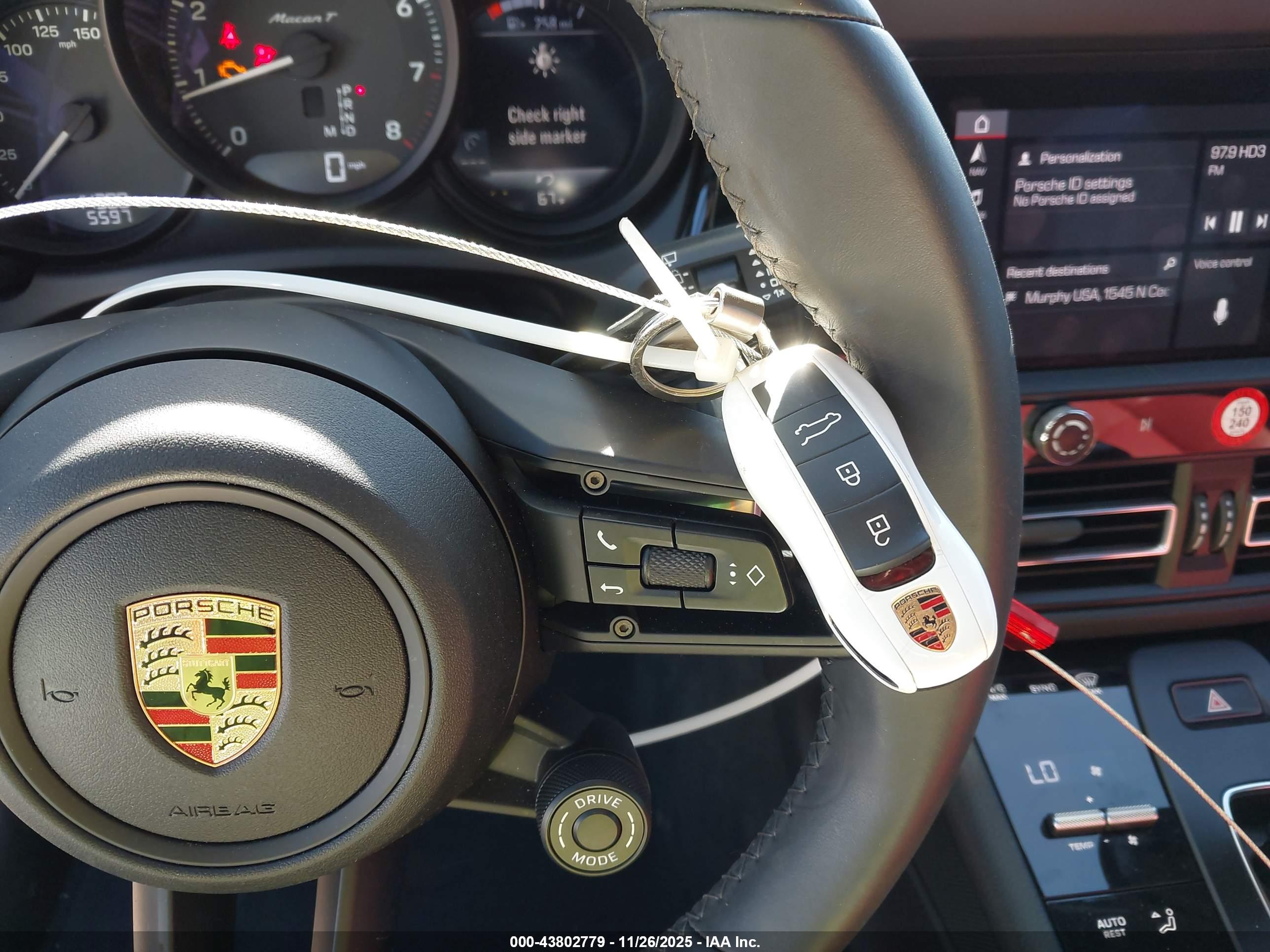 PORSCHE MACAN image 11