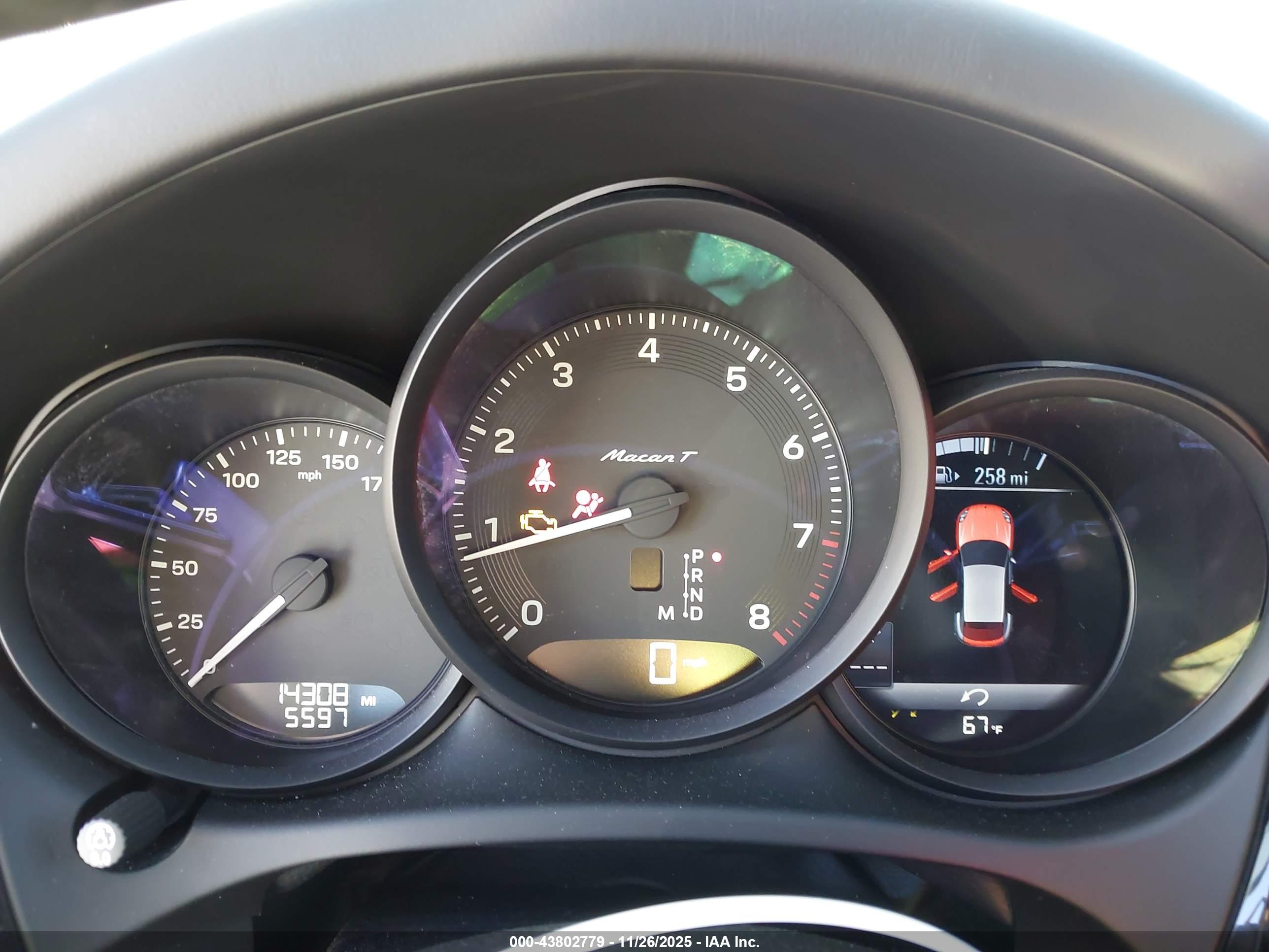 PORSCHE MACAN image 7