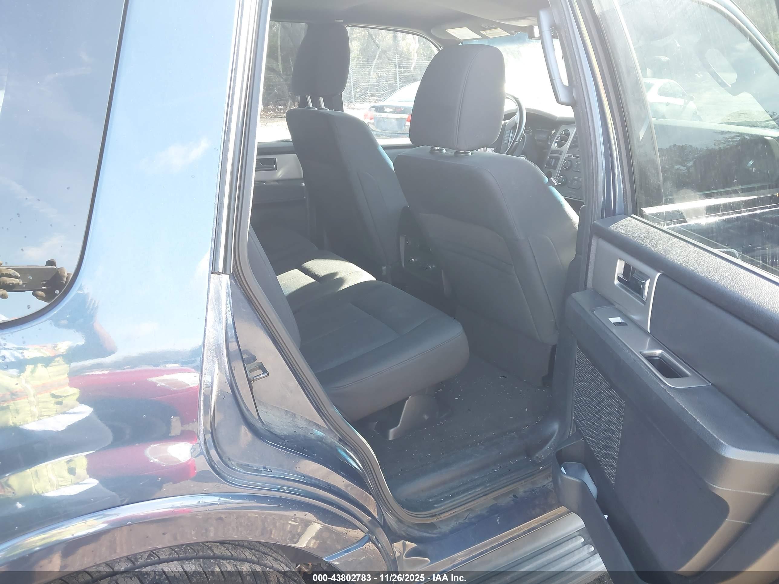 FORD EXPEDITION image 8