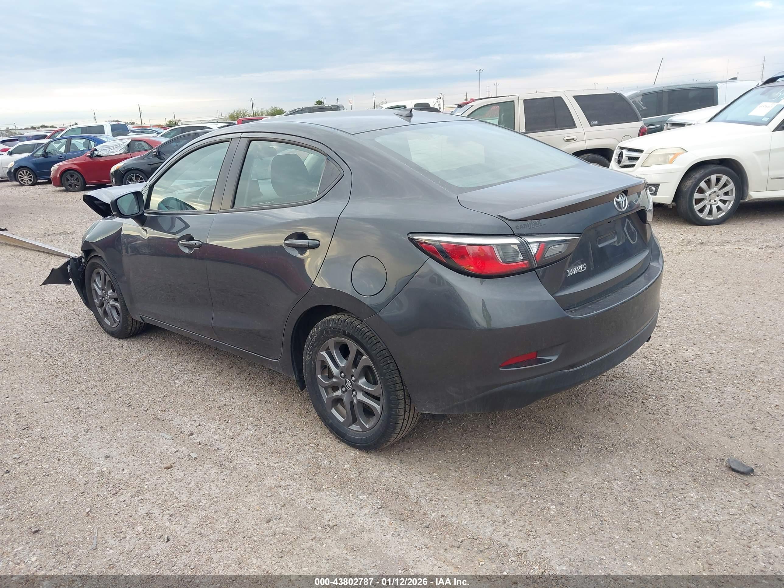 TOYOTA YARIS image 3