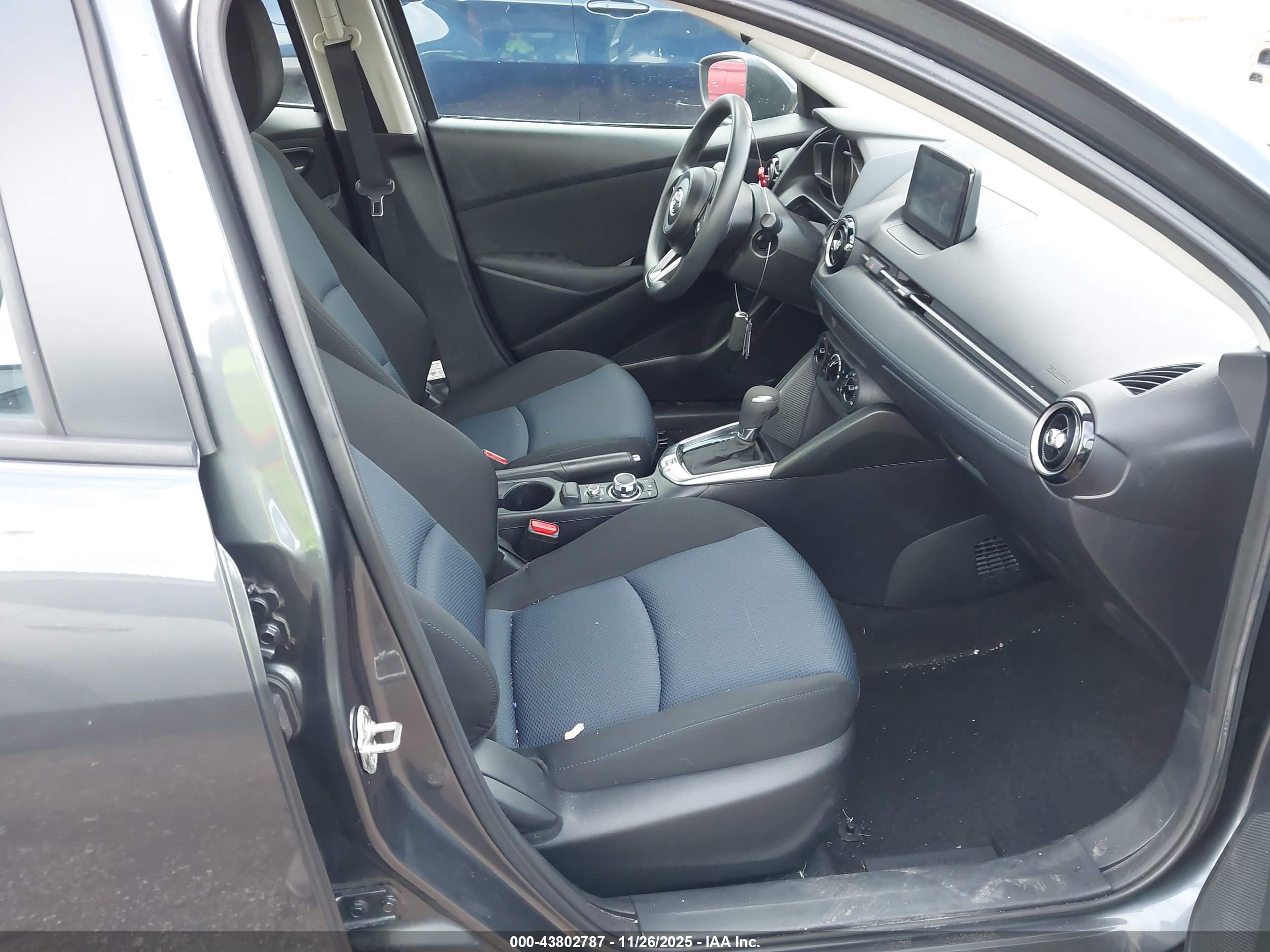 TOYOTA YARIS image 5