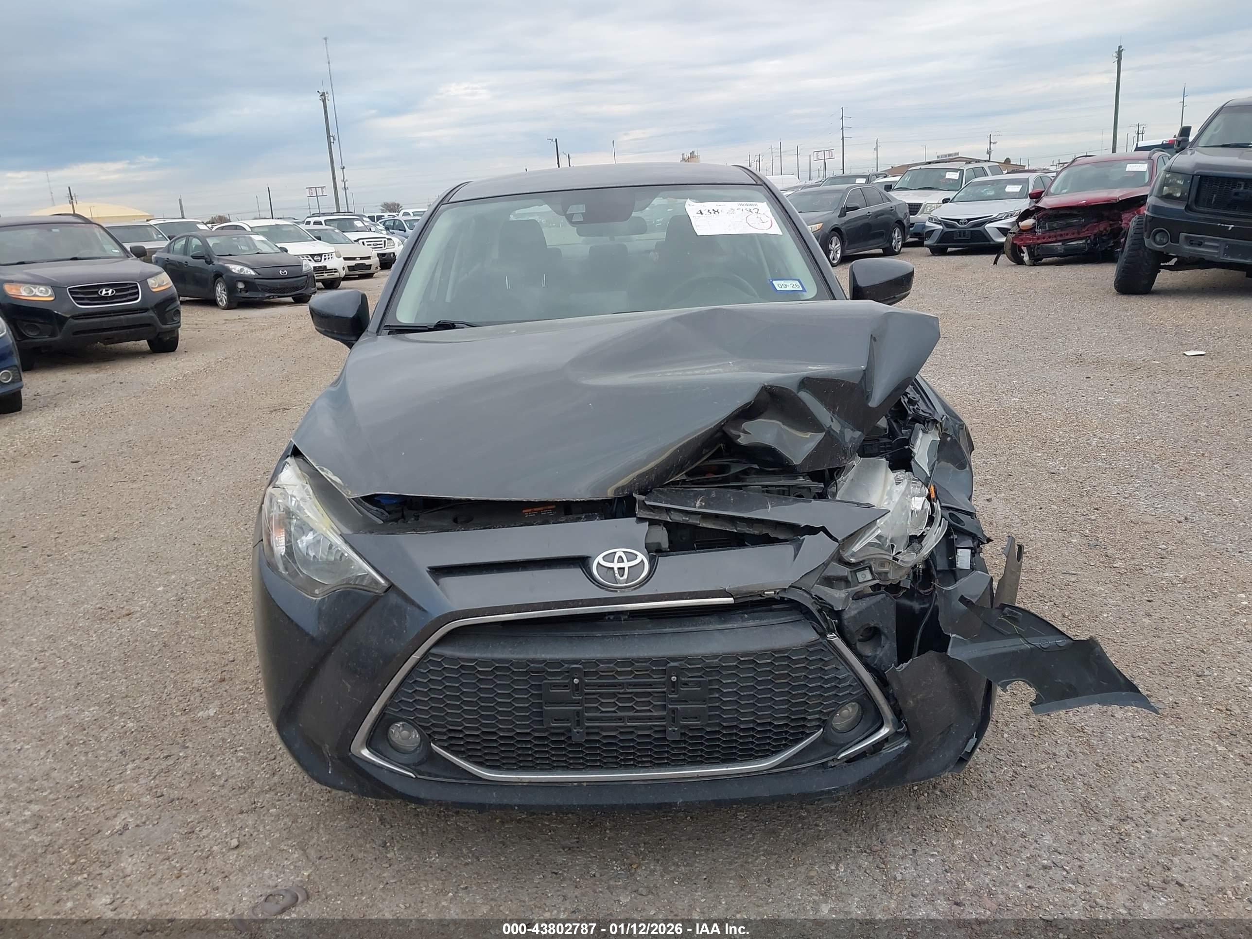 TOYOTA YARIS image 6