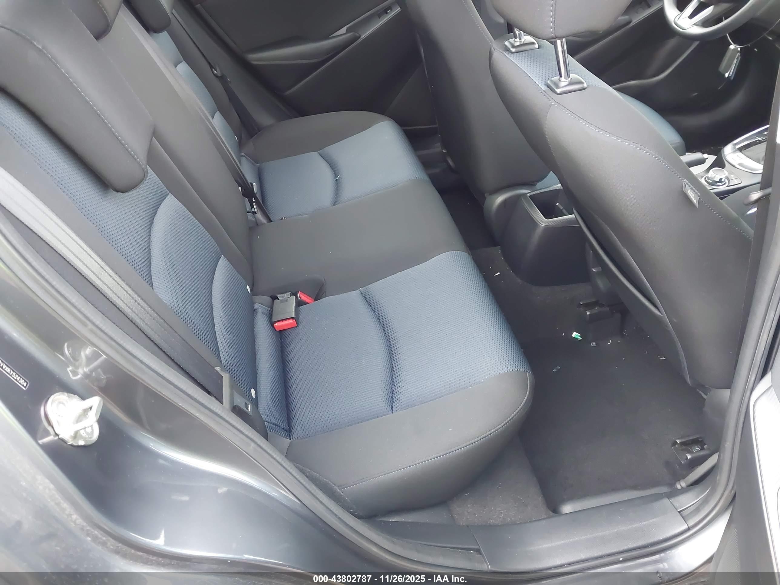 TOYOTA YARIS image 8