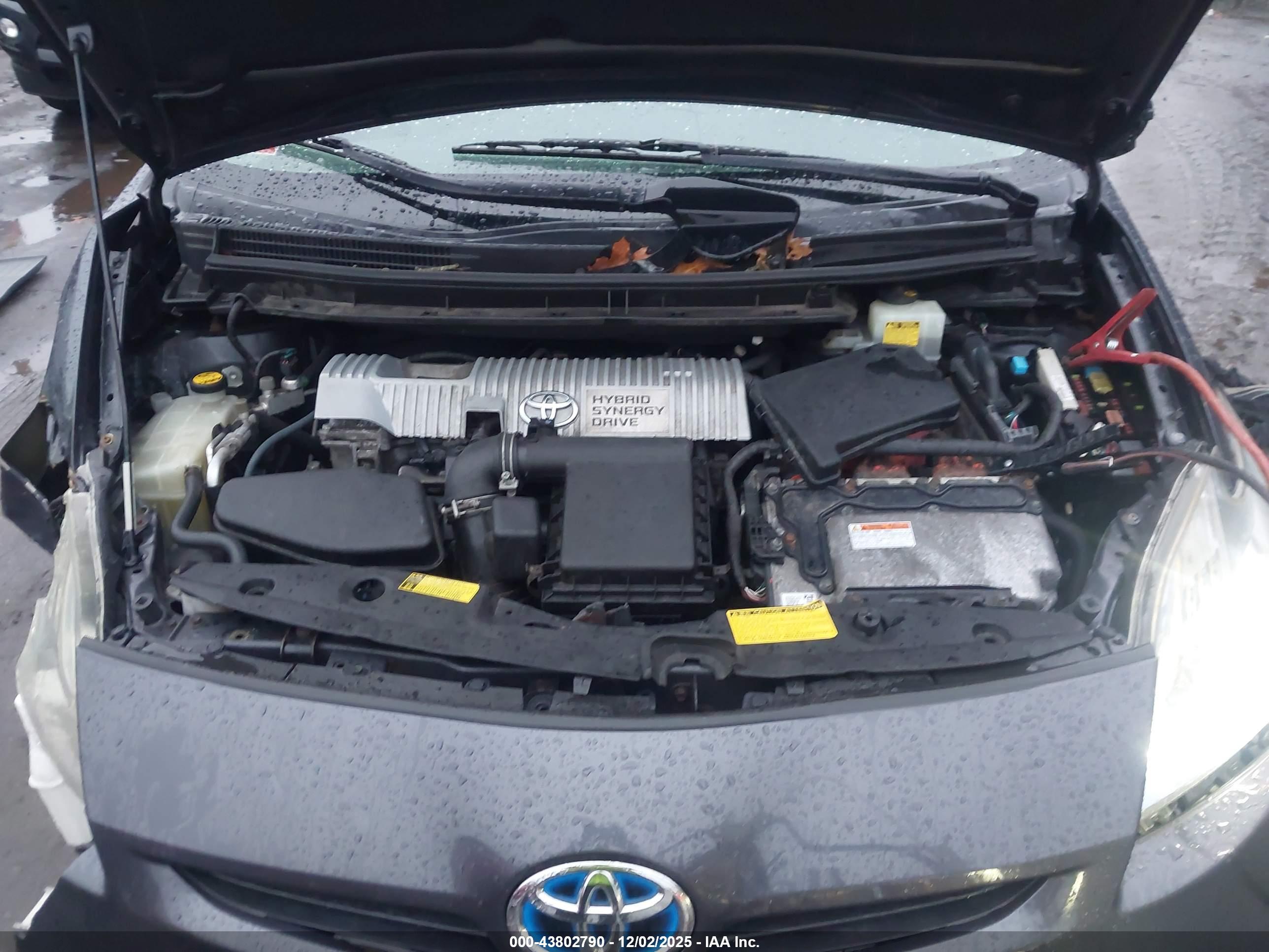 TOYOTA PRIUS image 10