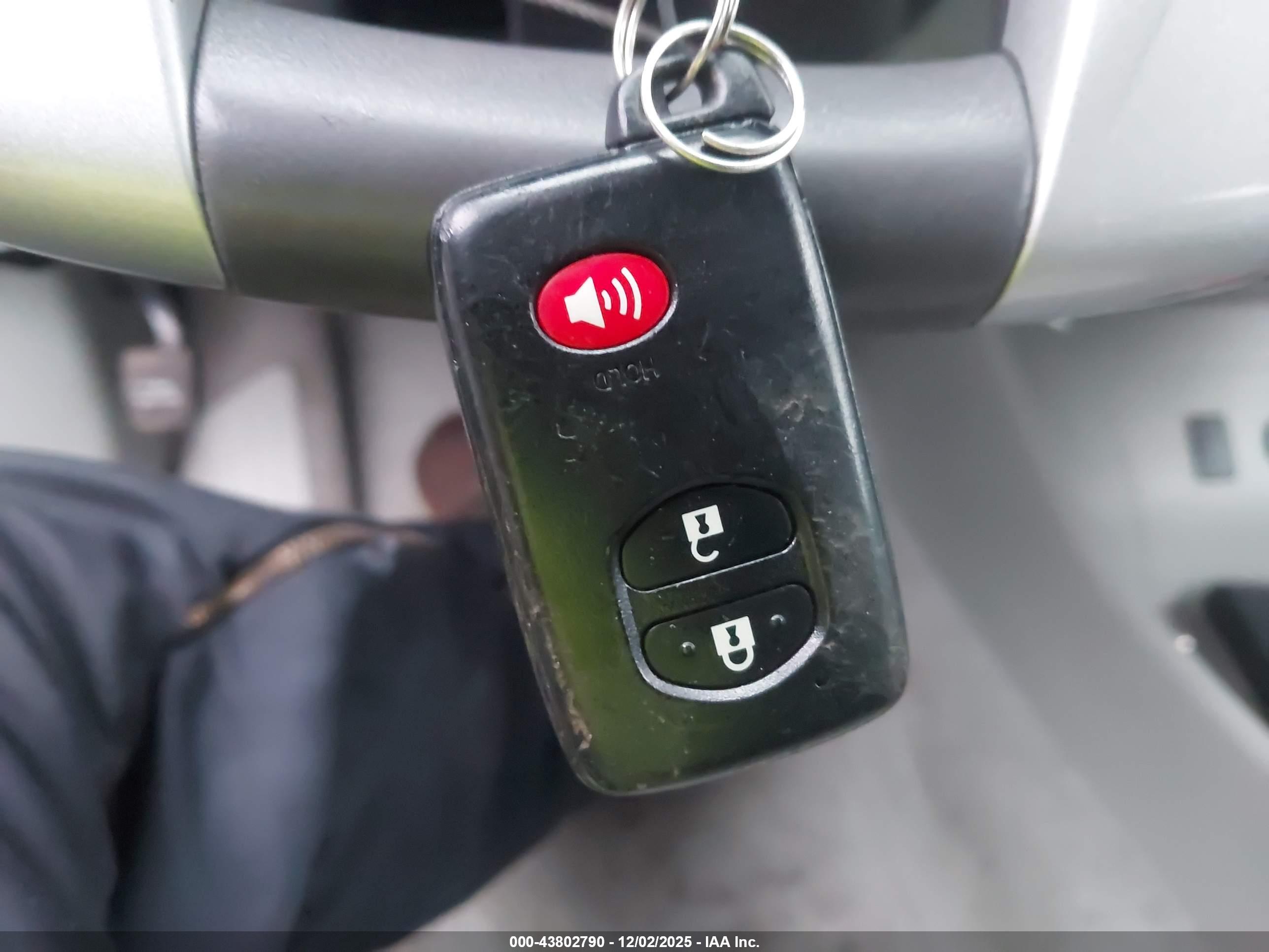 TOYOTA PRIUS image 11