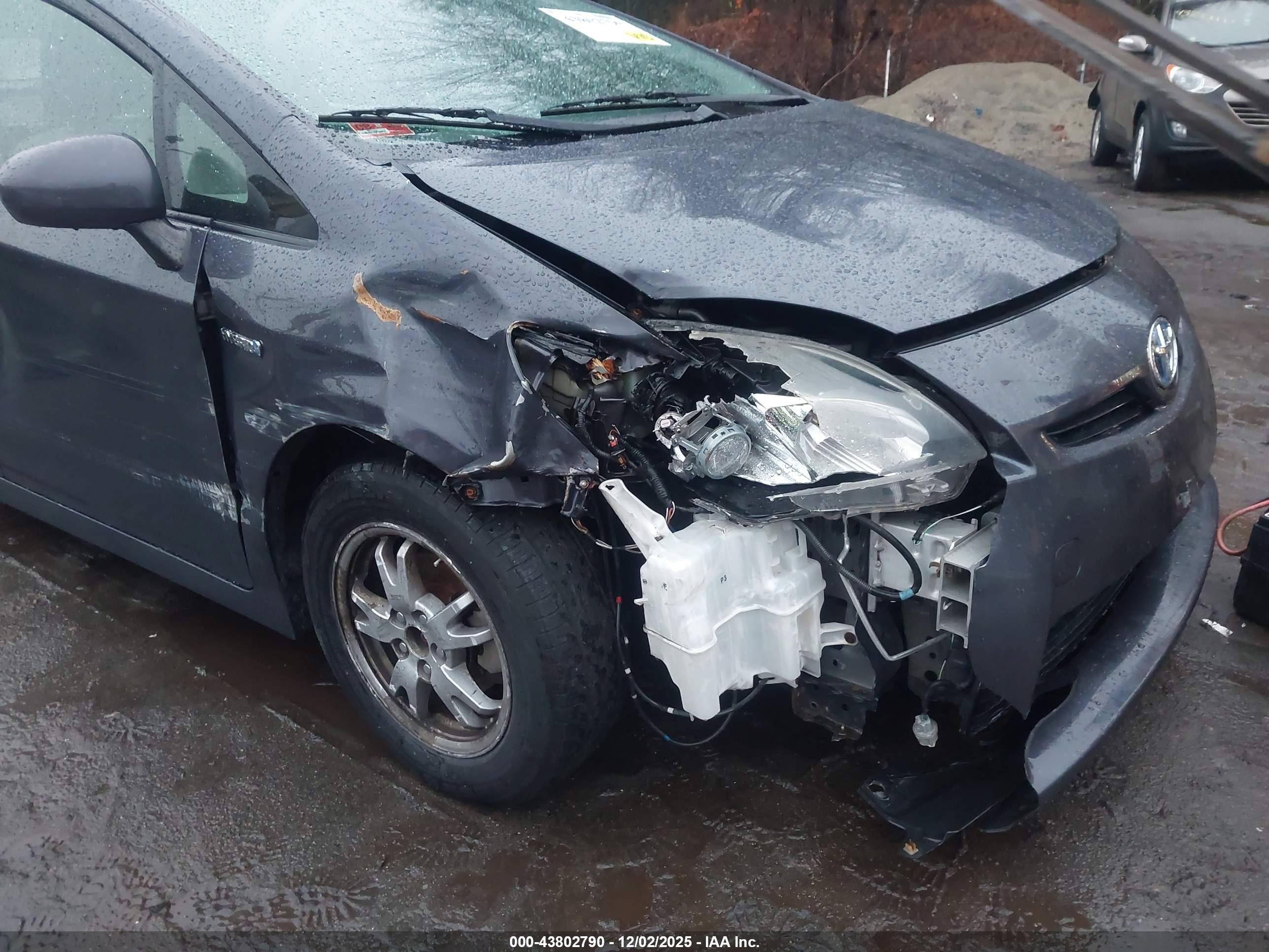 TOYOTA PRIUS image 6