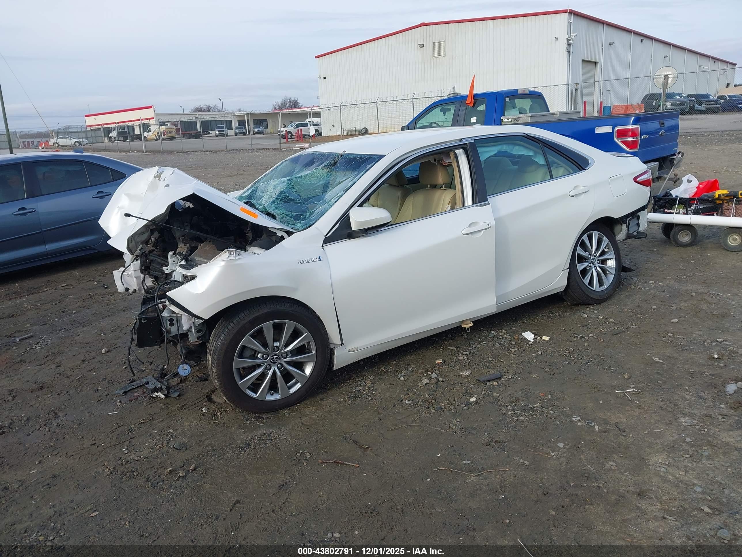 TOYOTA CAMRY image 2