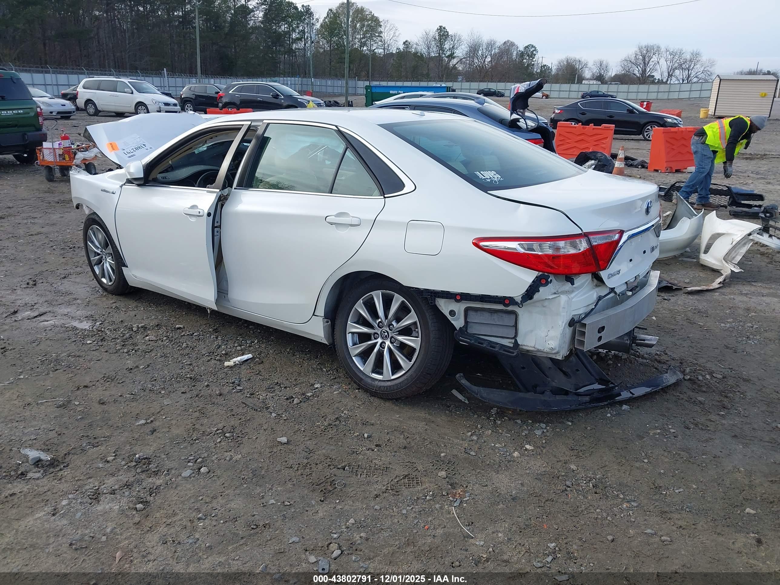 TOYOTA CAMRY image 3