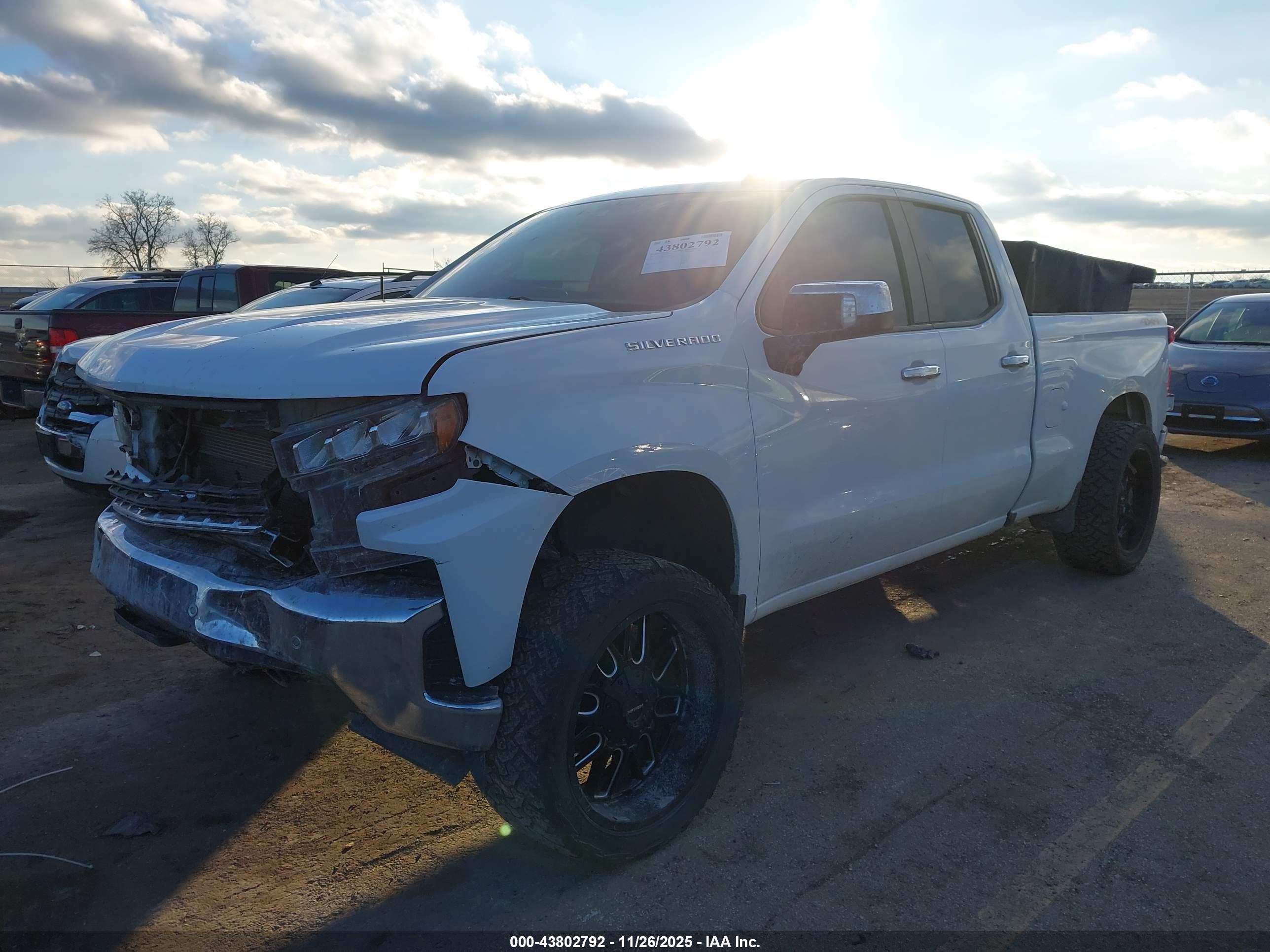 CHEVROLET SILVERADO image 2