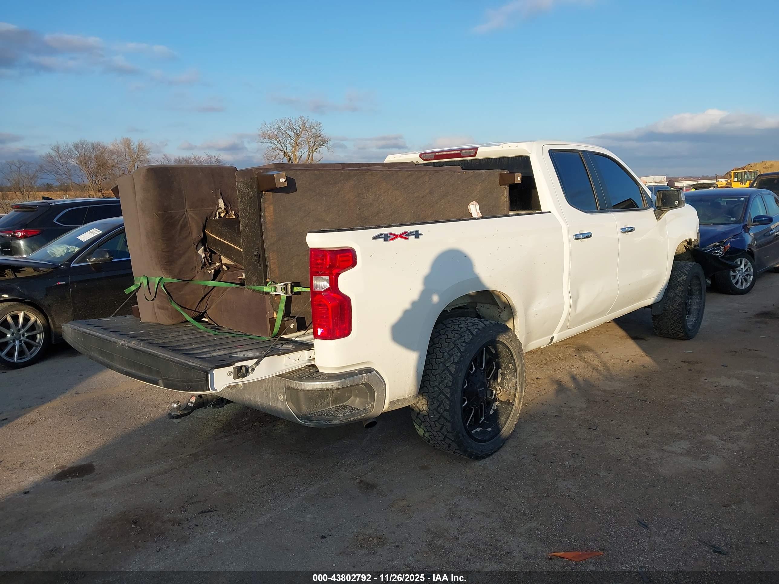 CHEVROLET SILVERADO image 4