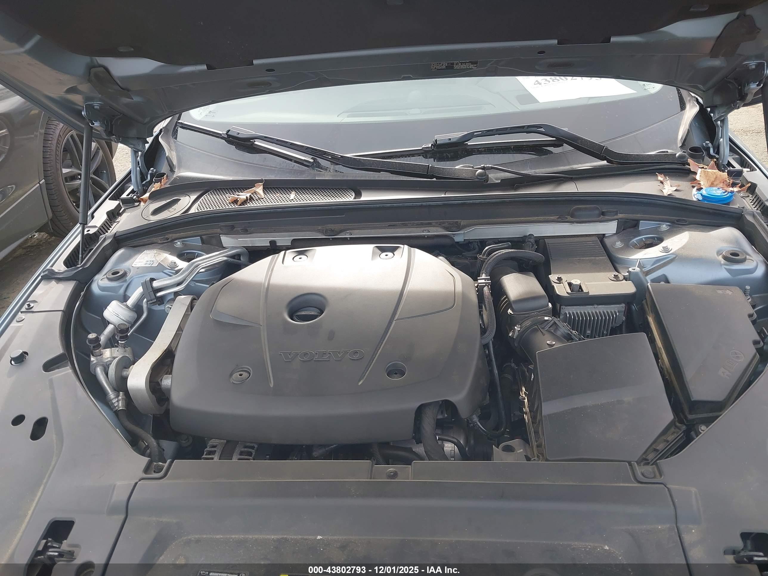 VOLVO S90 image 10