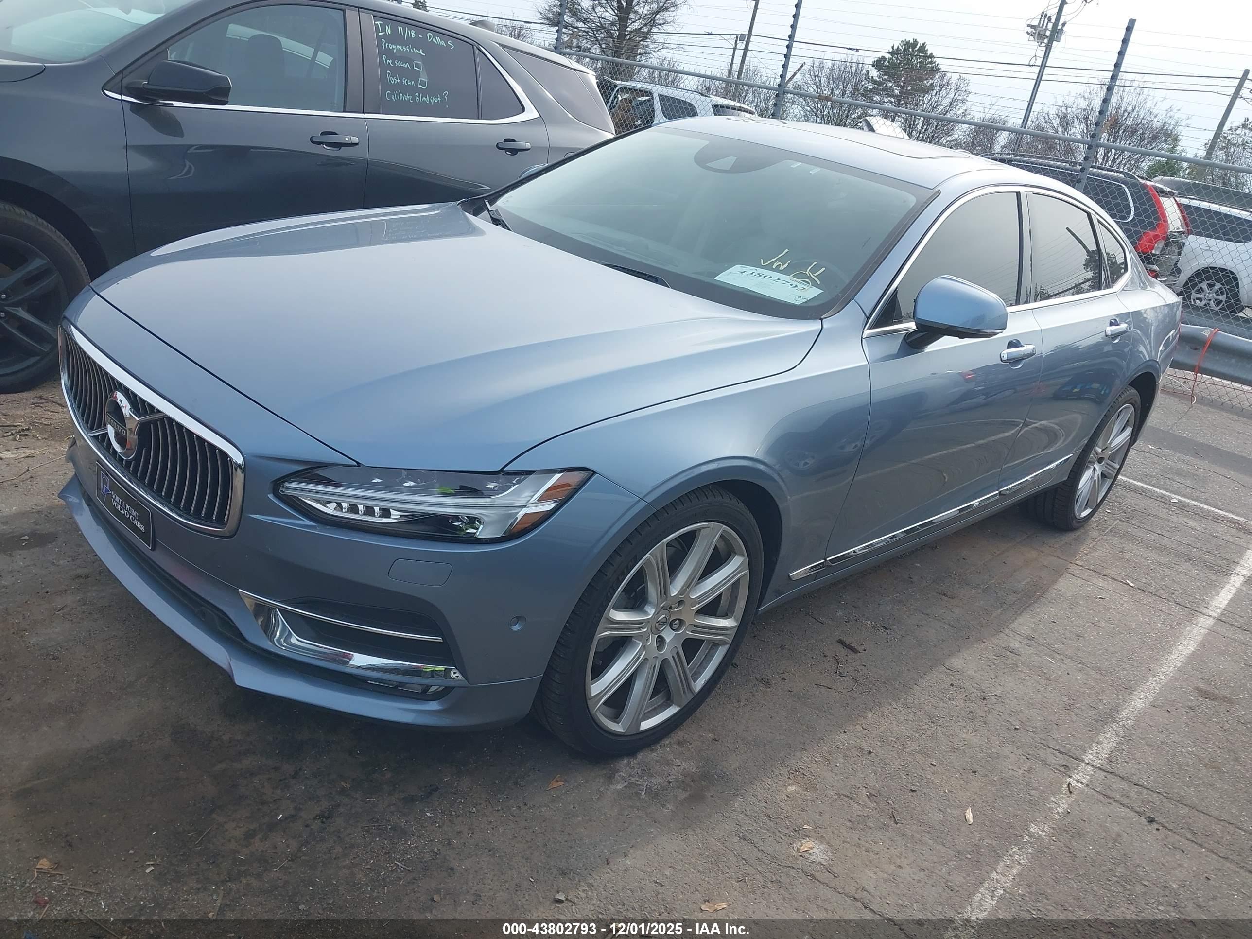 VOLVO S90 image 2