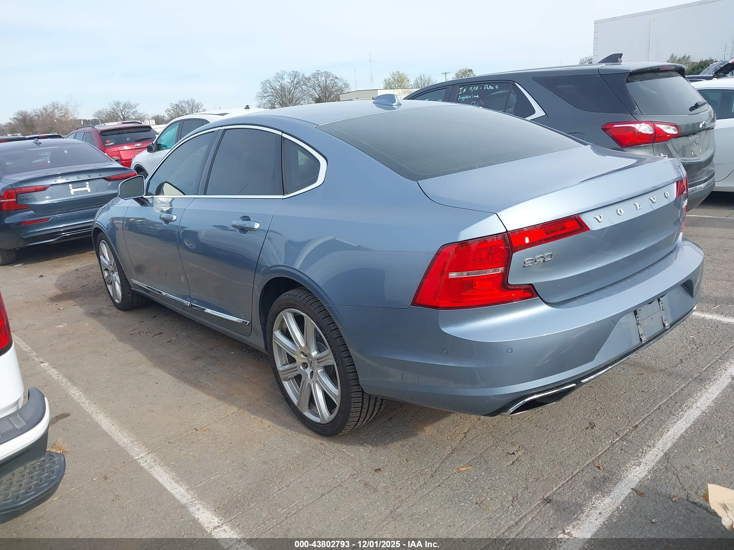 VOLVO S90 image 3