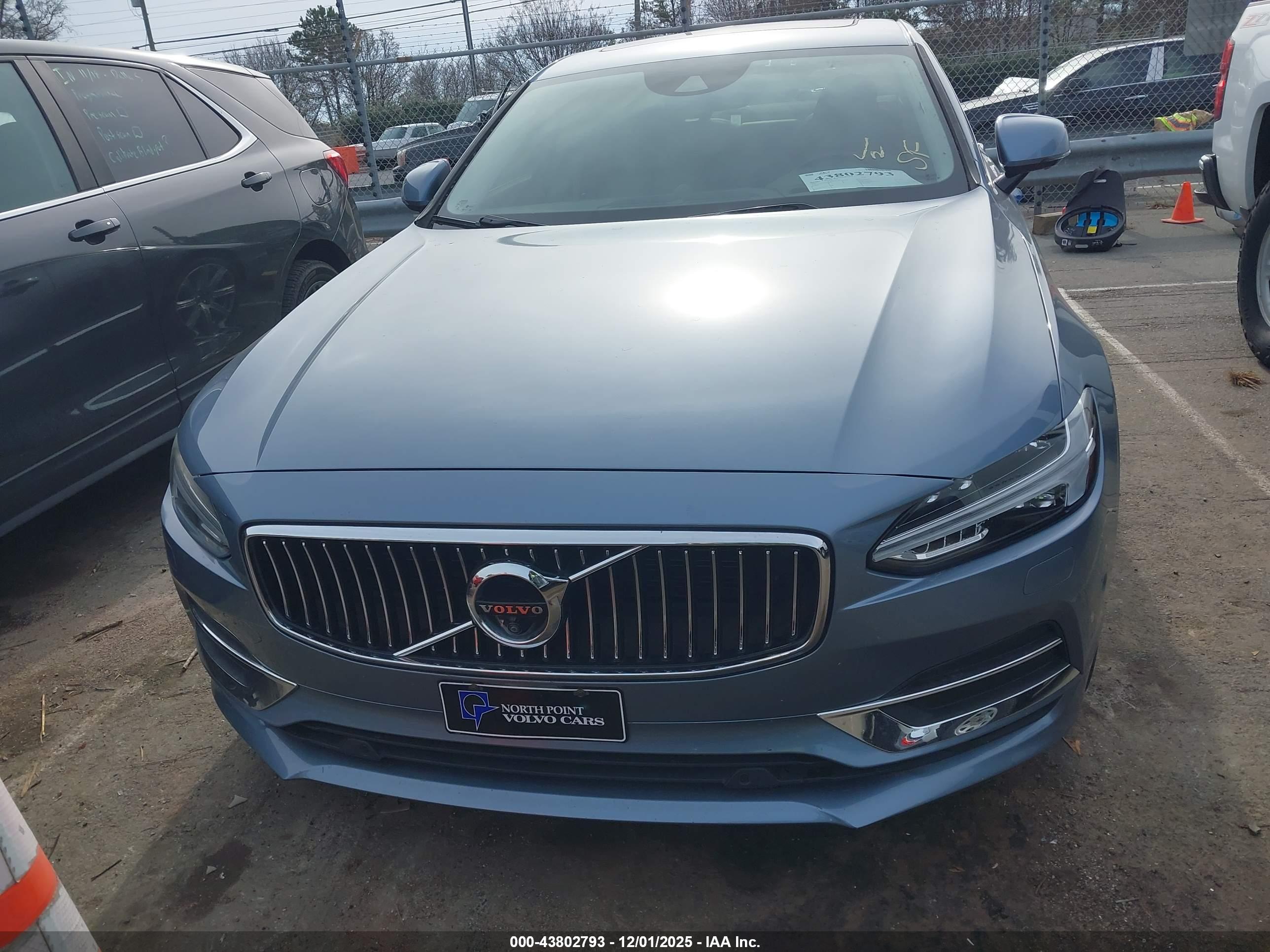 VOLVO S90 image 6
