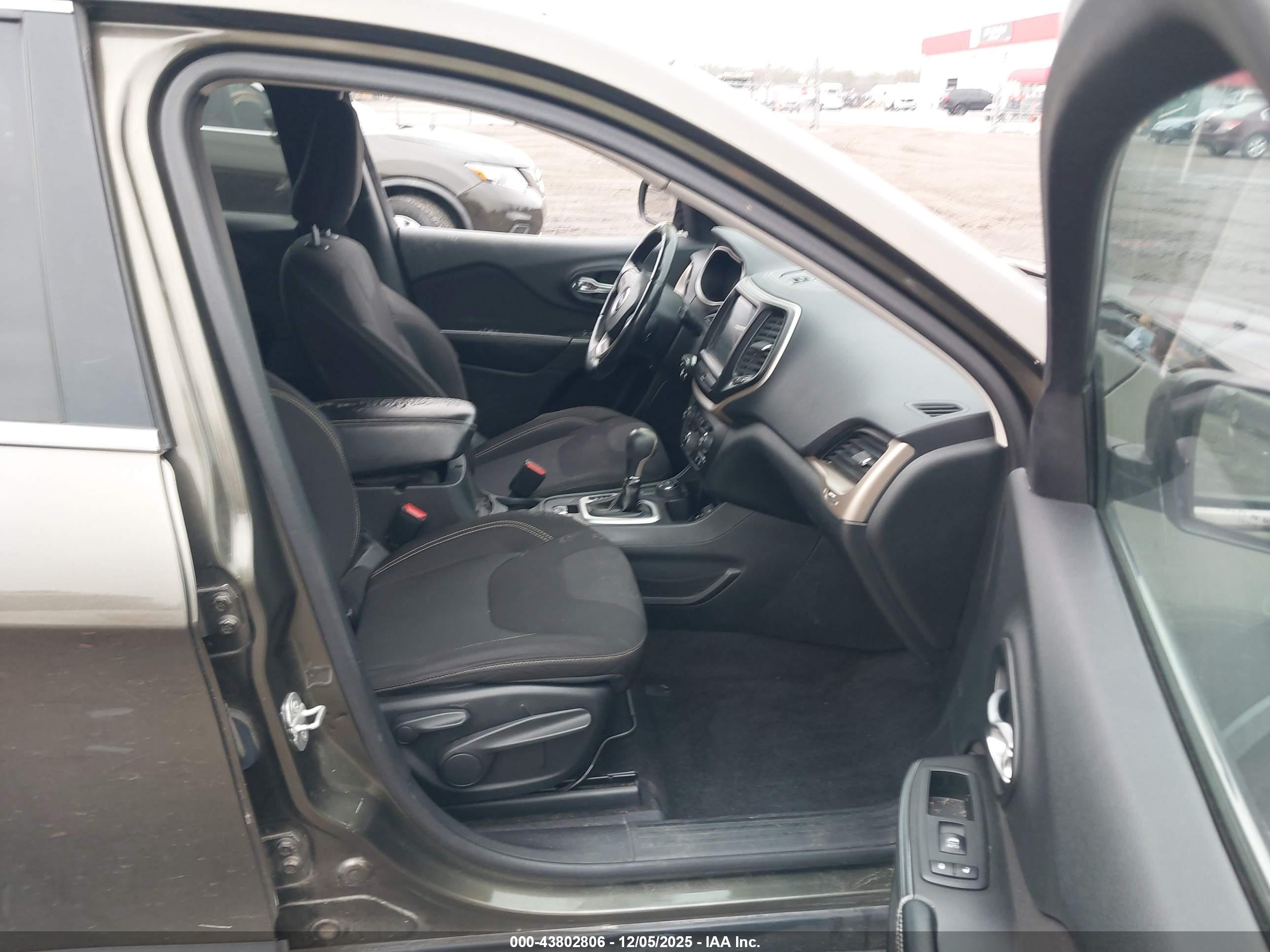 JEEP CHEROKEE image 5