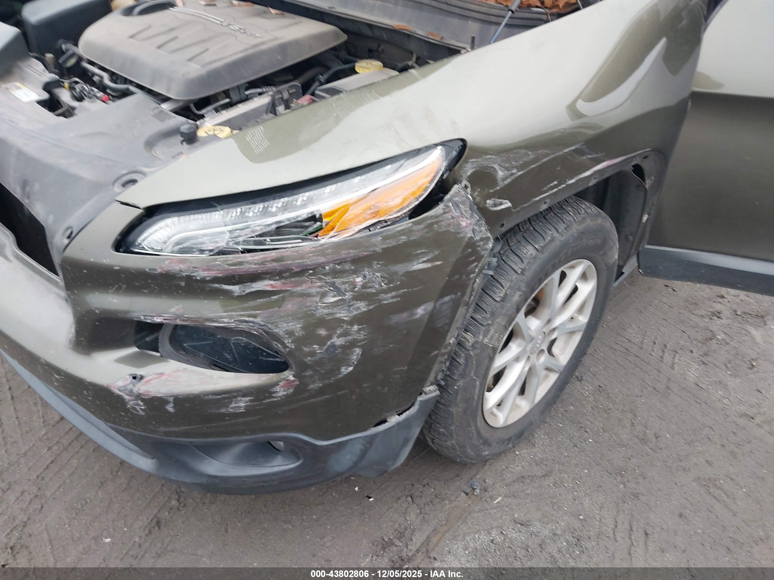JEEP CHEROKEE image 6