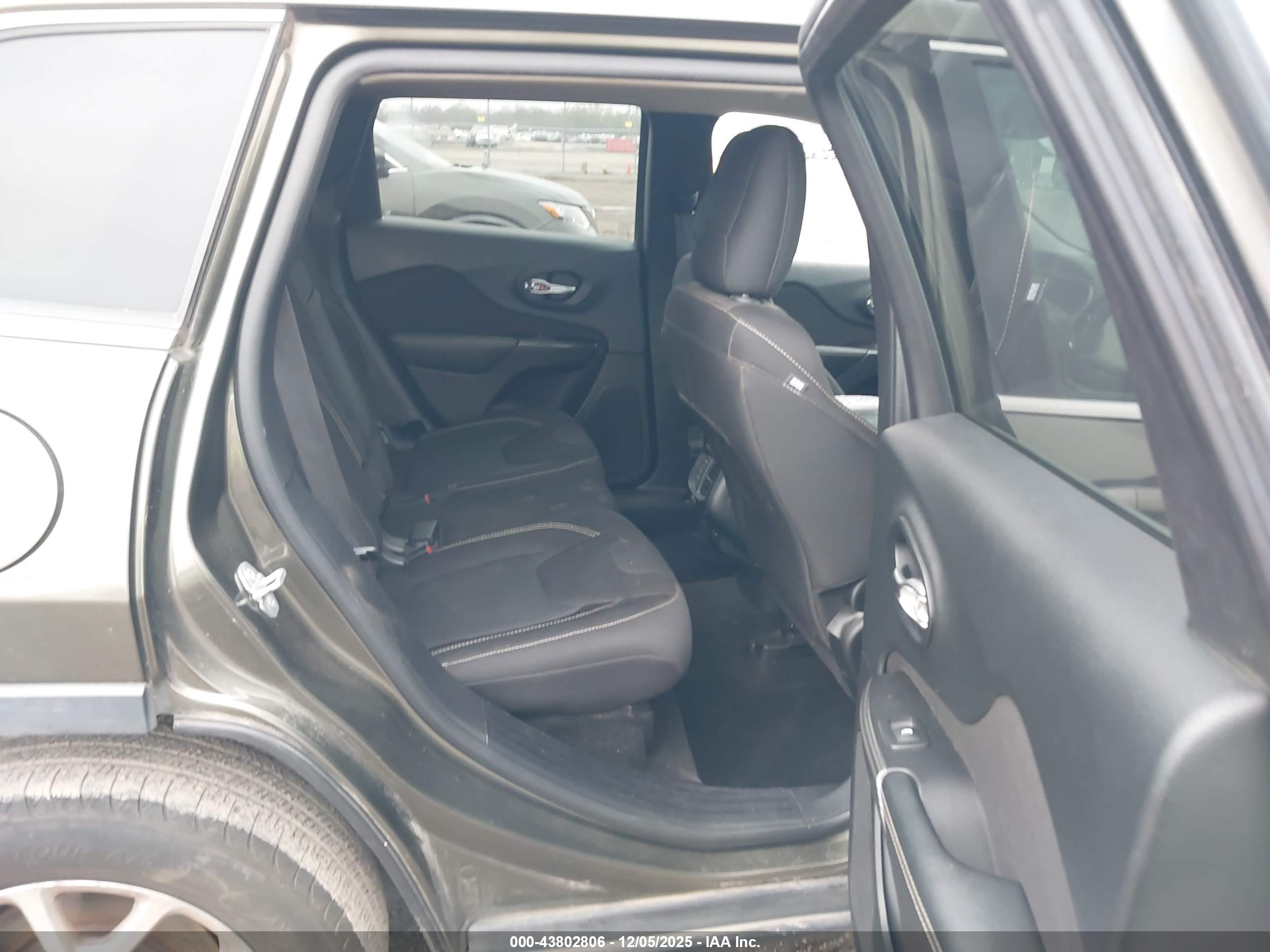 JEEP CHEROKEE image 8