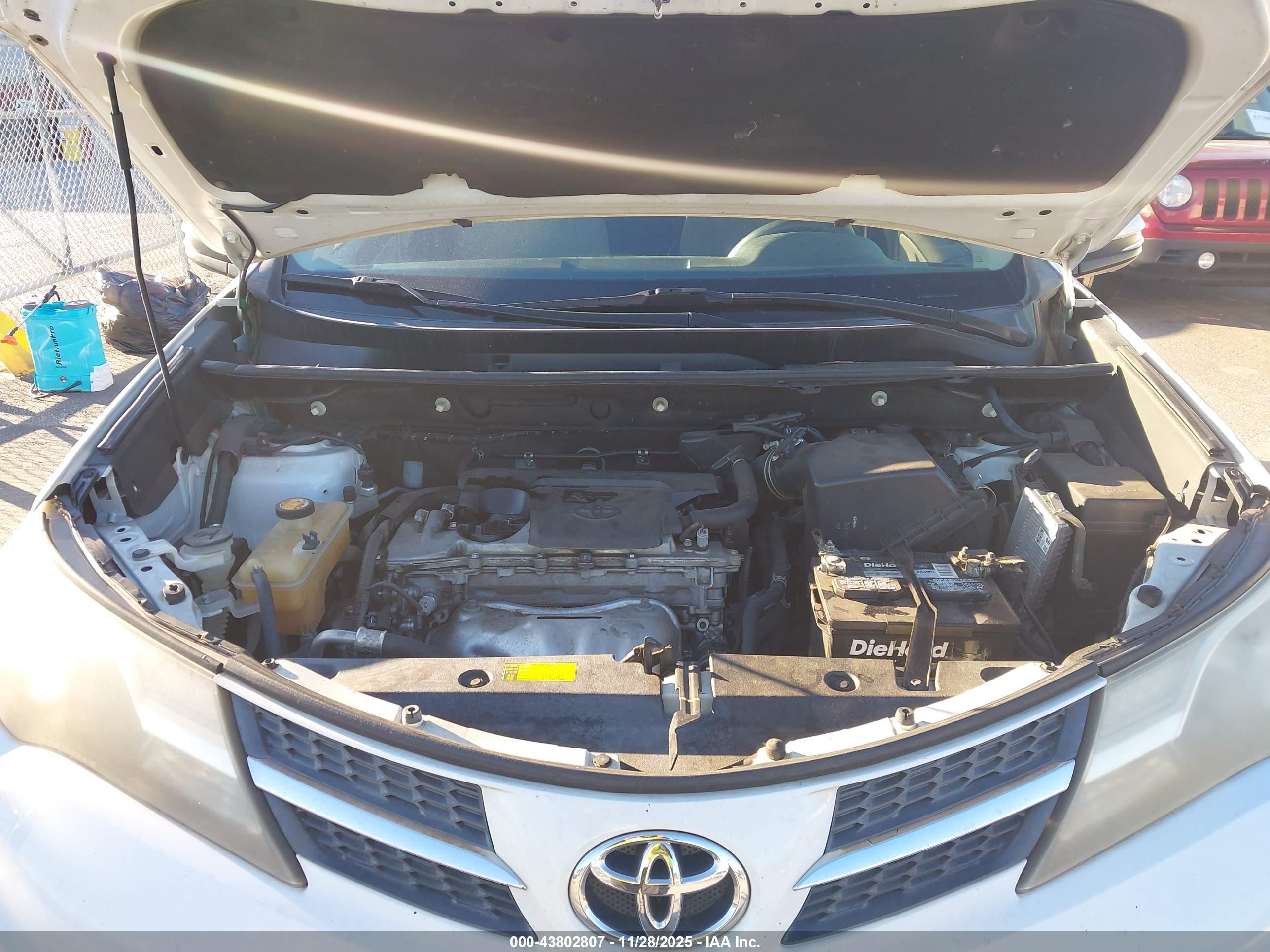 TOYOTA RAV4 image 10