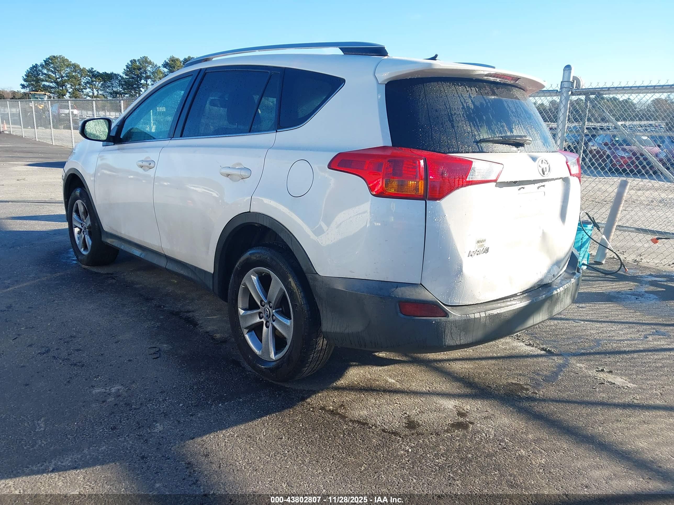 TOYOTA RAV4 image 3