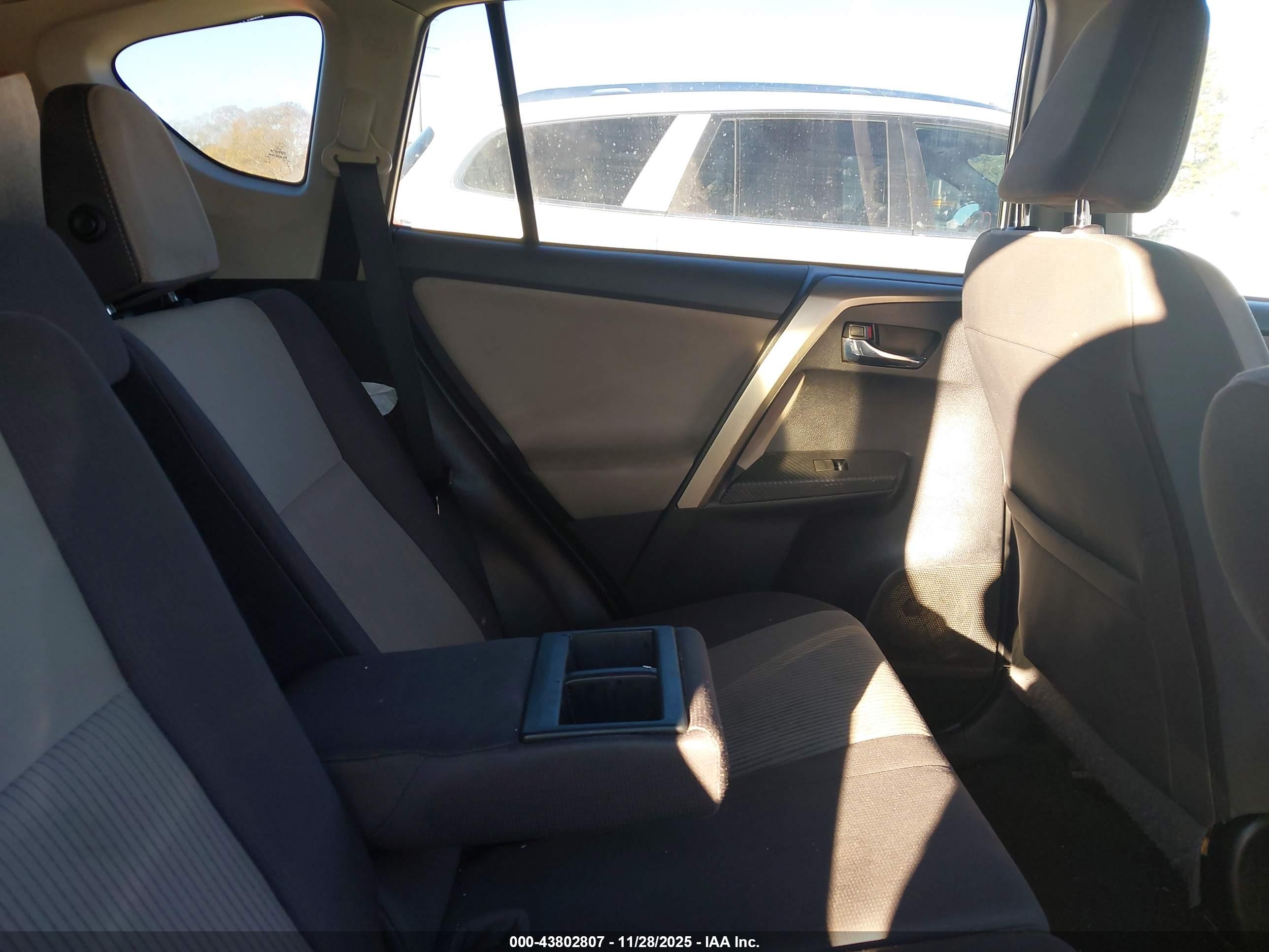 TOYOTA RAV4 image 8