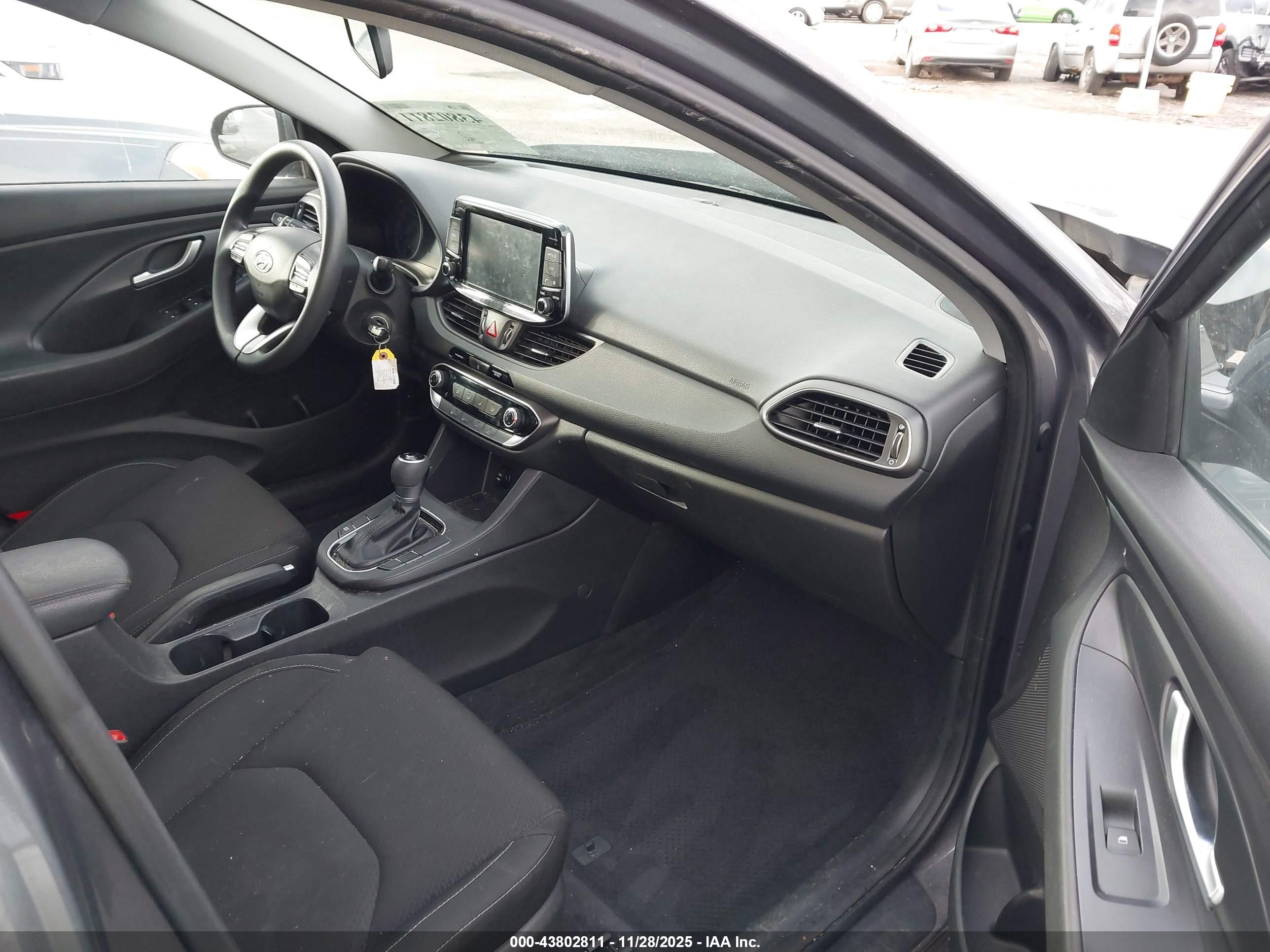 HYUNDAI ELANTRA image 5