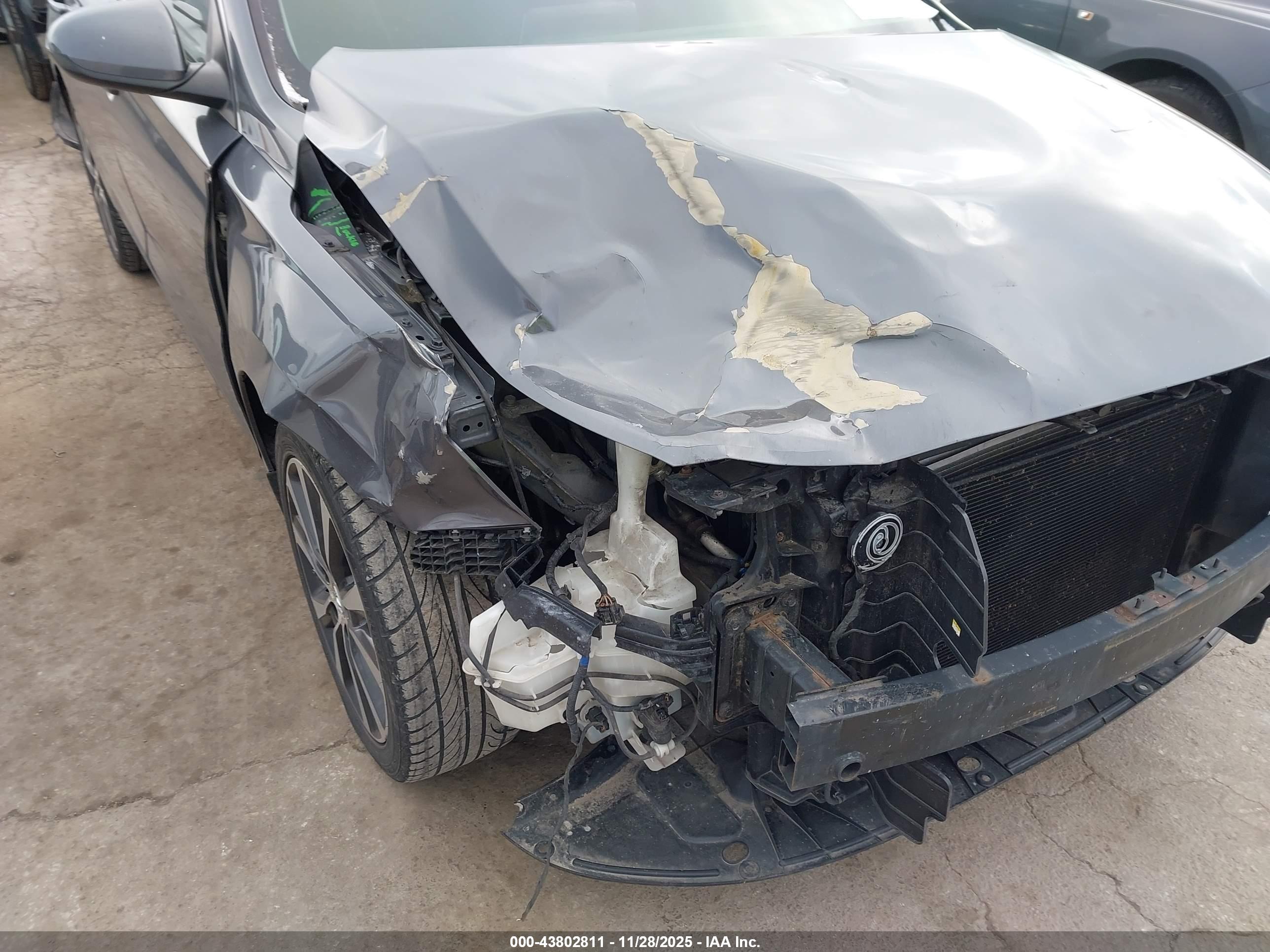 HYUNDAI ELANTRA image 6