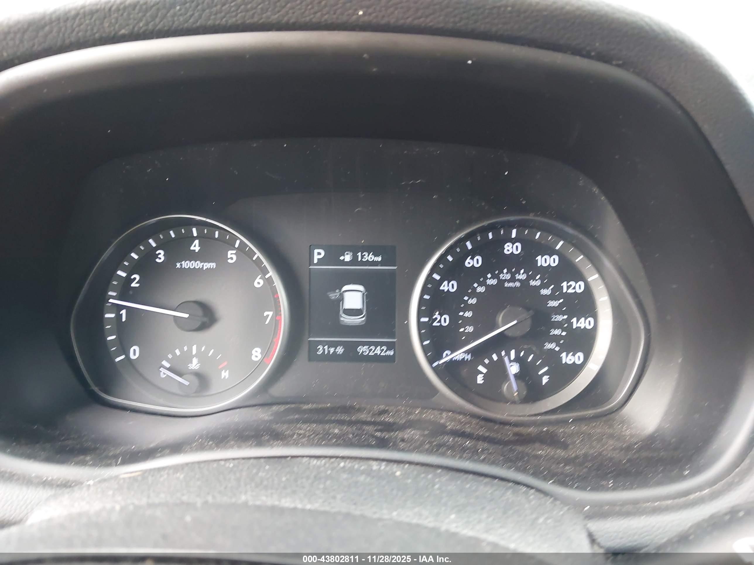 HYUNDAI ELANTRA image 7