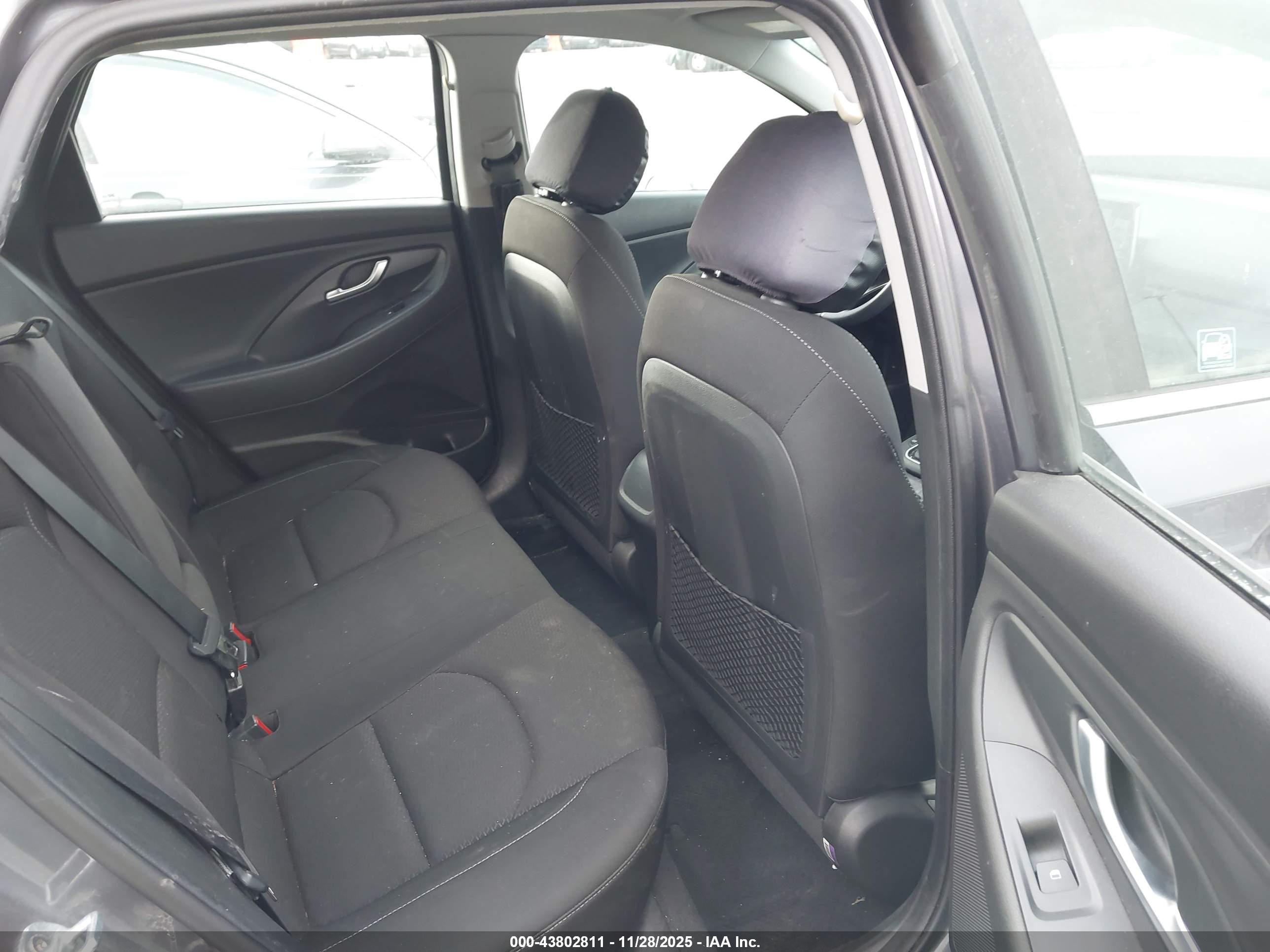 HYUNDAI ELANTRA image 8
